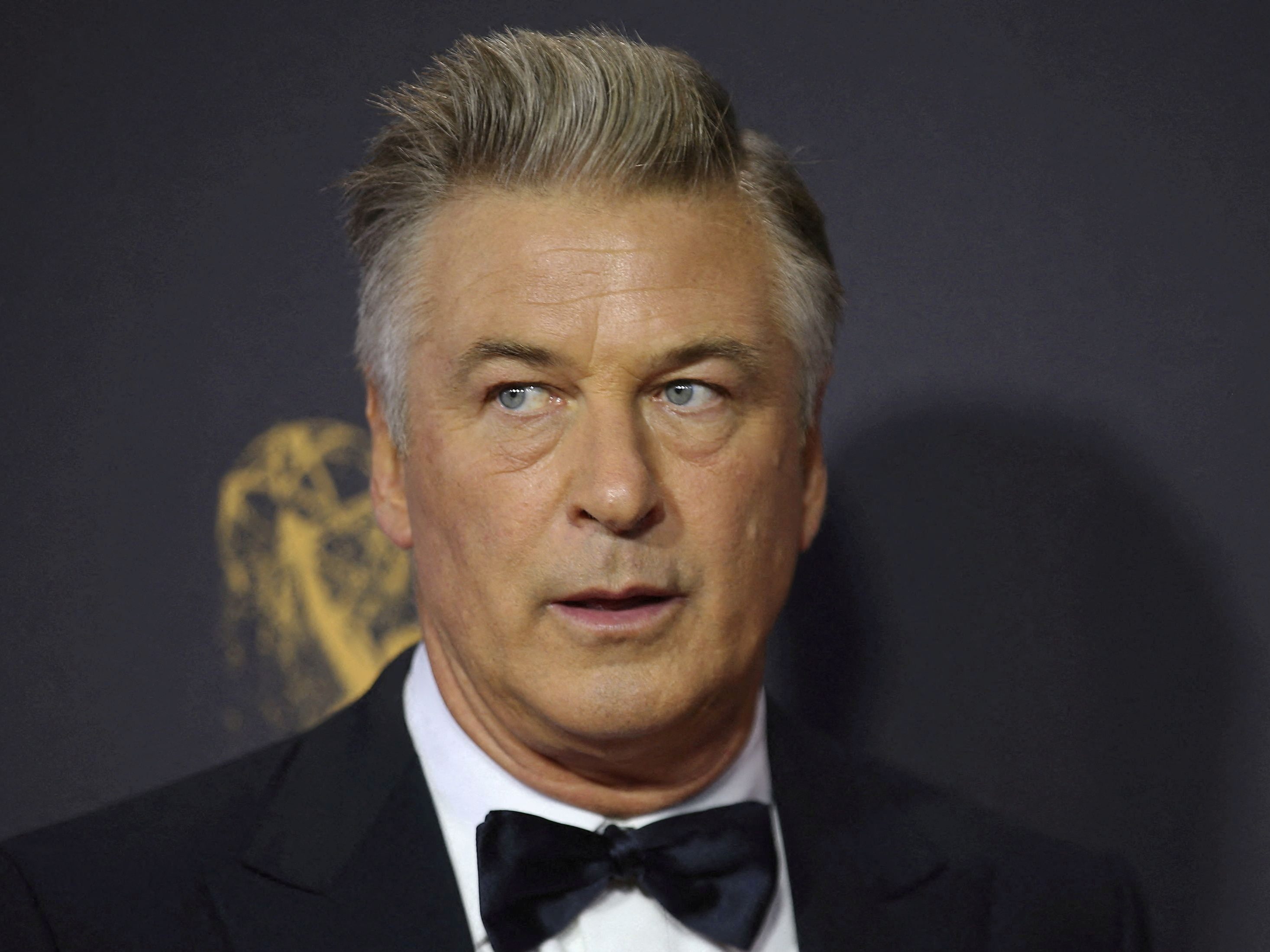 Nach dem Tod der Kamerafrau beim Filmdreh des Western "Rust" wollen die Angehörigen möglicherweise eine Klage gegen Schauspieler Alec Baldwin einbringen. Nach dem Tod der Kamerafrau beim Filmdreh des Western "Rust" wollen die Angehörigen möglicherweise eine Klage gegen Schauspieler Alec Baldwin einbringen.