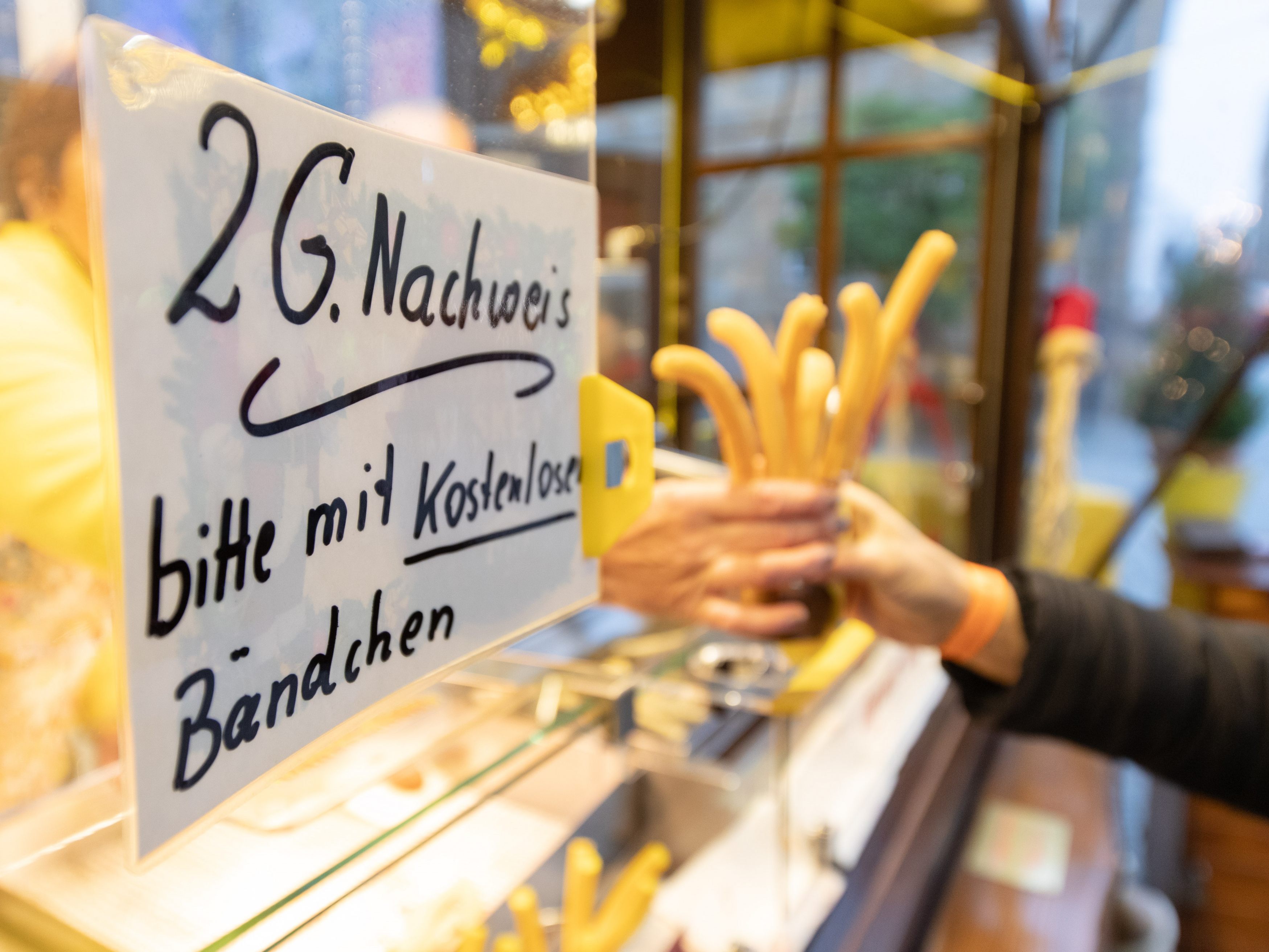 Wie fälschungssicher die Bändchen sind, ist eine andere Frage. Wie fälschungssicher die Bändchen sind, ist eine andere Frage.
