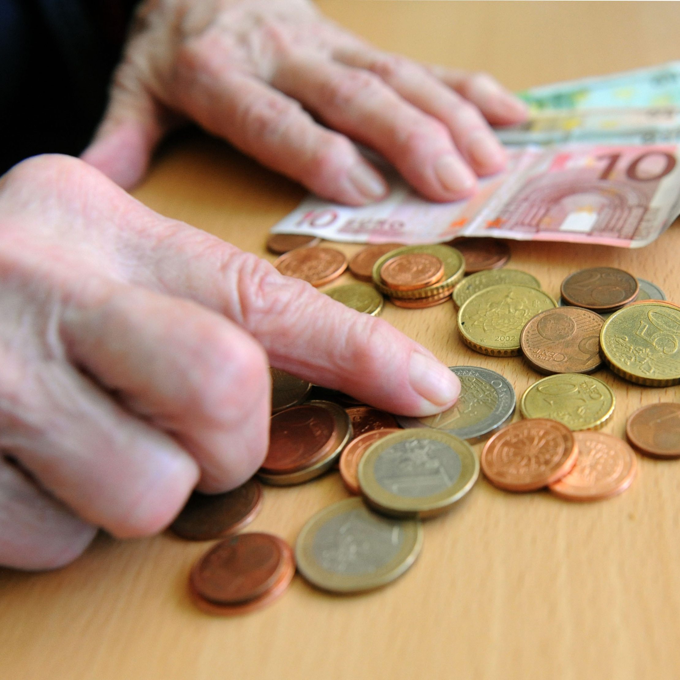 Seitdem die Corona-Pandemie ausgebrochen ist, muss für günstige Drogeriewaren mehr gezahlt werden.