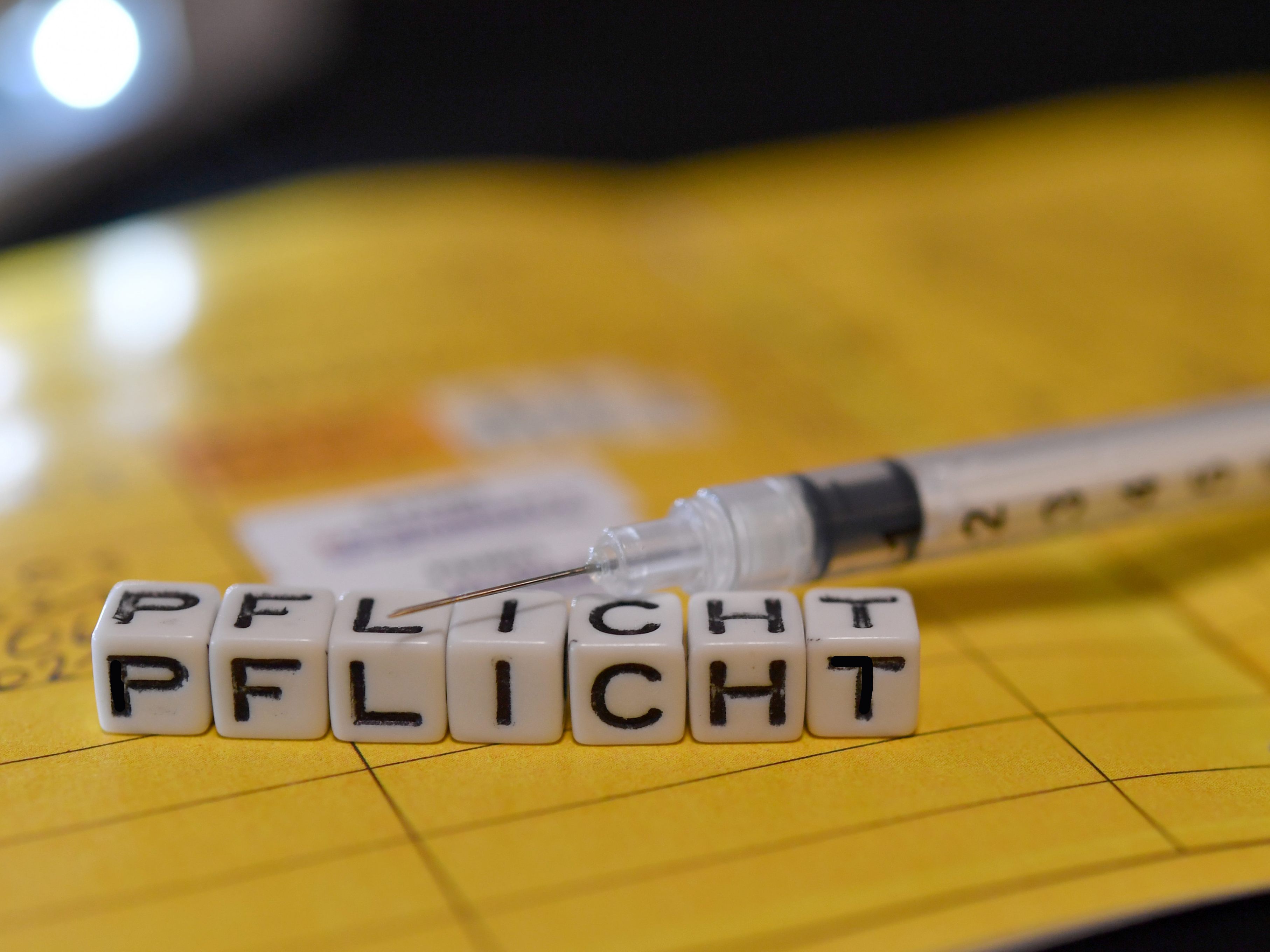 Das Volksbegehren zur Corona-Impfpflicht wurde am Freitag eingereicht. Das Volksbegehren zur Corona-Impfpflicht wurde am Freitag eingereicht.