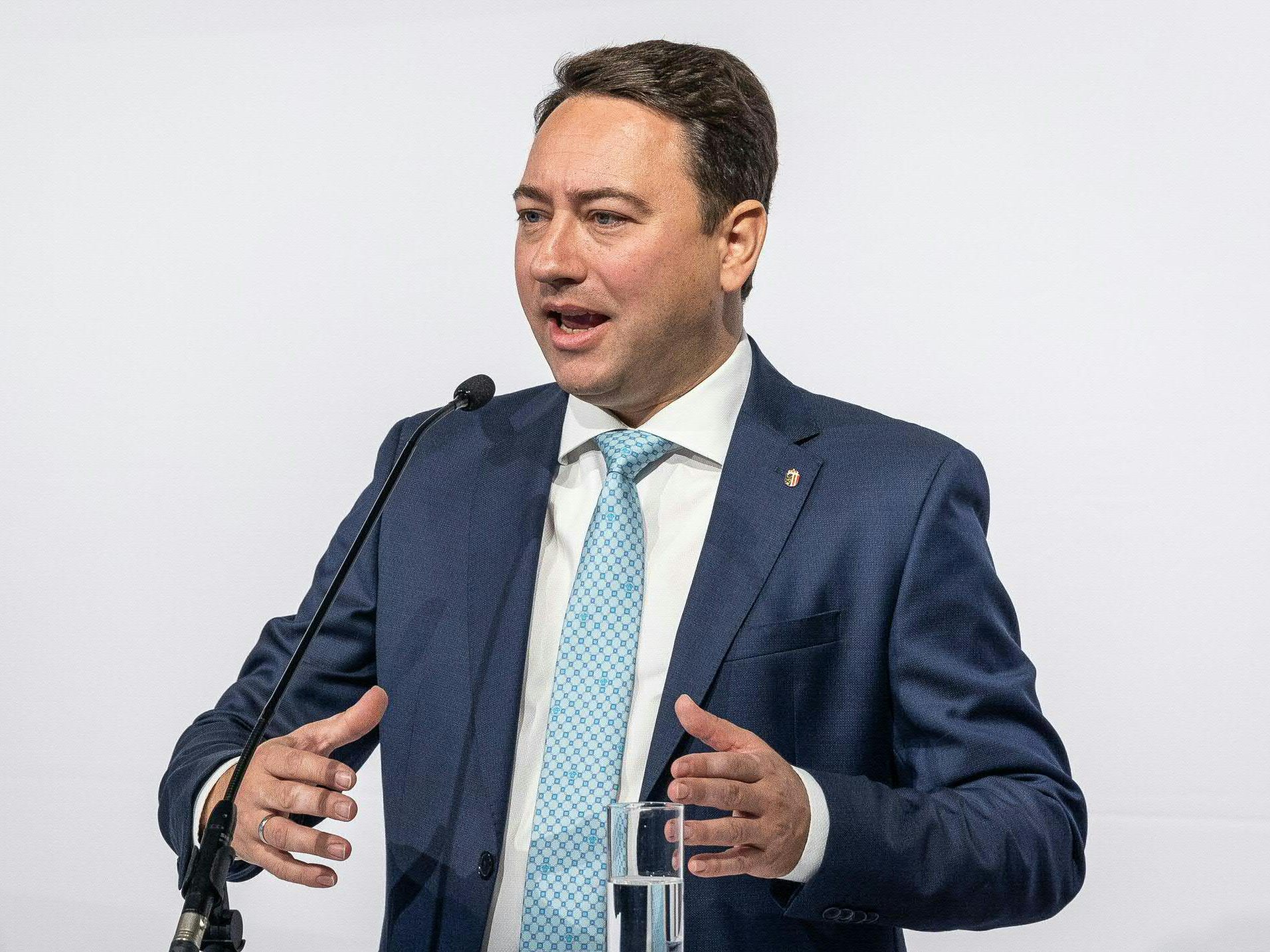 Verfassungsbeschwerden gegen die Impfpflicht wurden von der FPÖ OÖ angekündigt. Verfassungsbeschwerden gegen die Impfpflicht wurden von der FPÖ OÖ angekündigt.