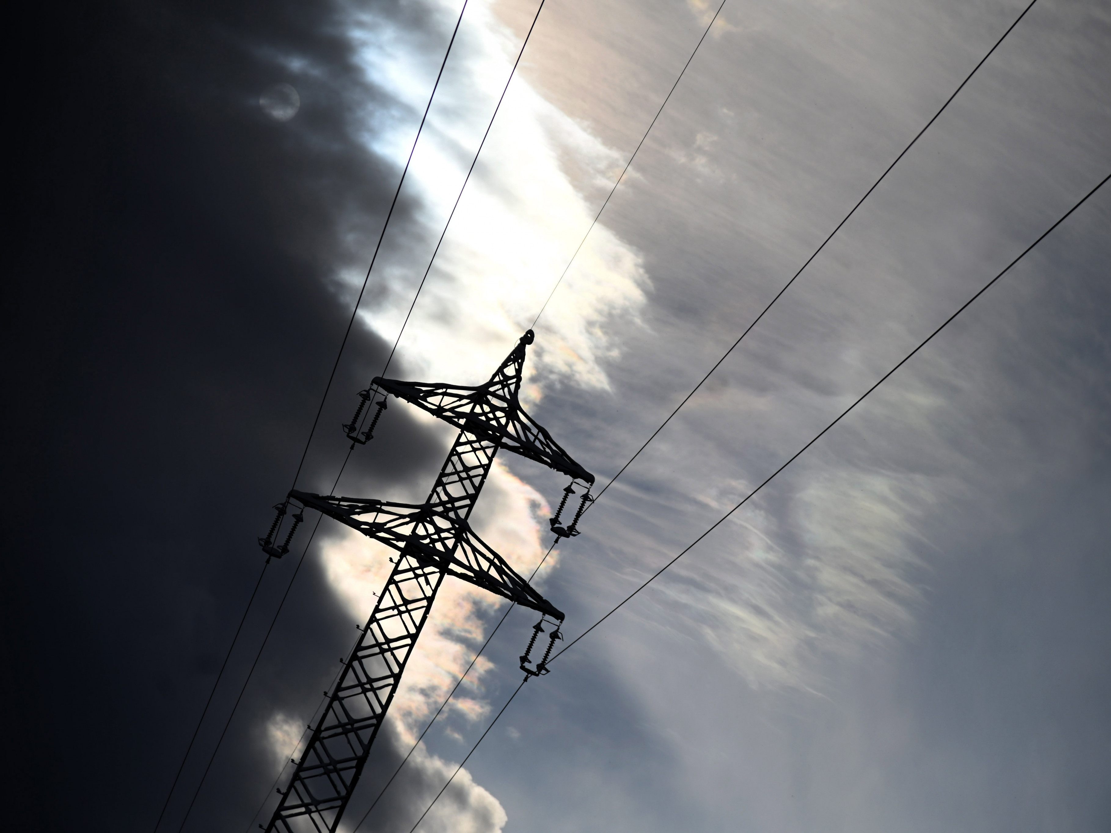 E-Control und APG sehen keine Blackout-Gefahr bei Strom. E-Control und APG sehen keine Blackout-Gefahr bei Strom.