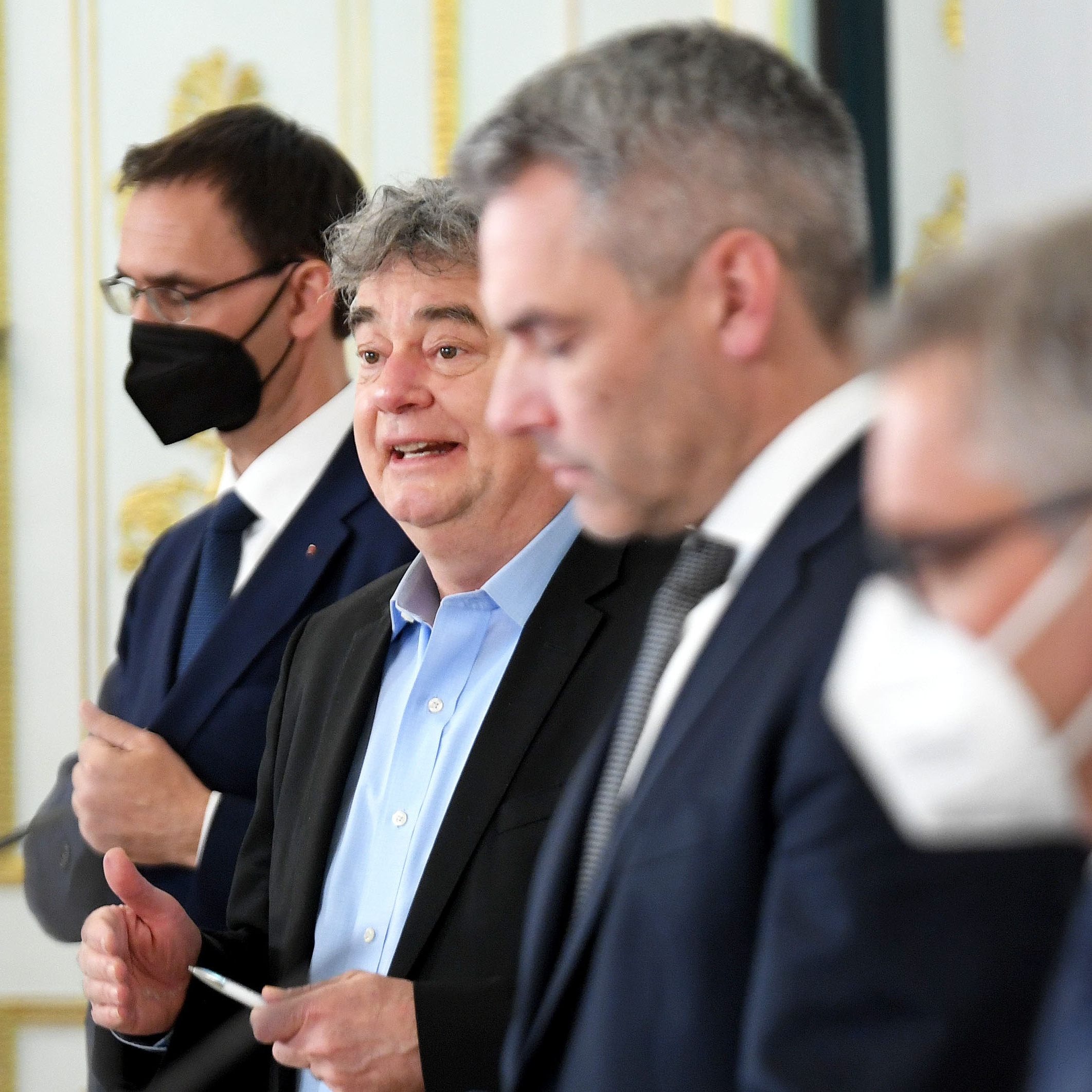 Beim Pressefoyer nach dem Ministerrat verkündete die Regierung, dass sie die Corona-Hilfen für Länder und Gemeinden verlängern werde.