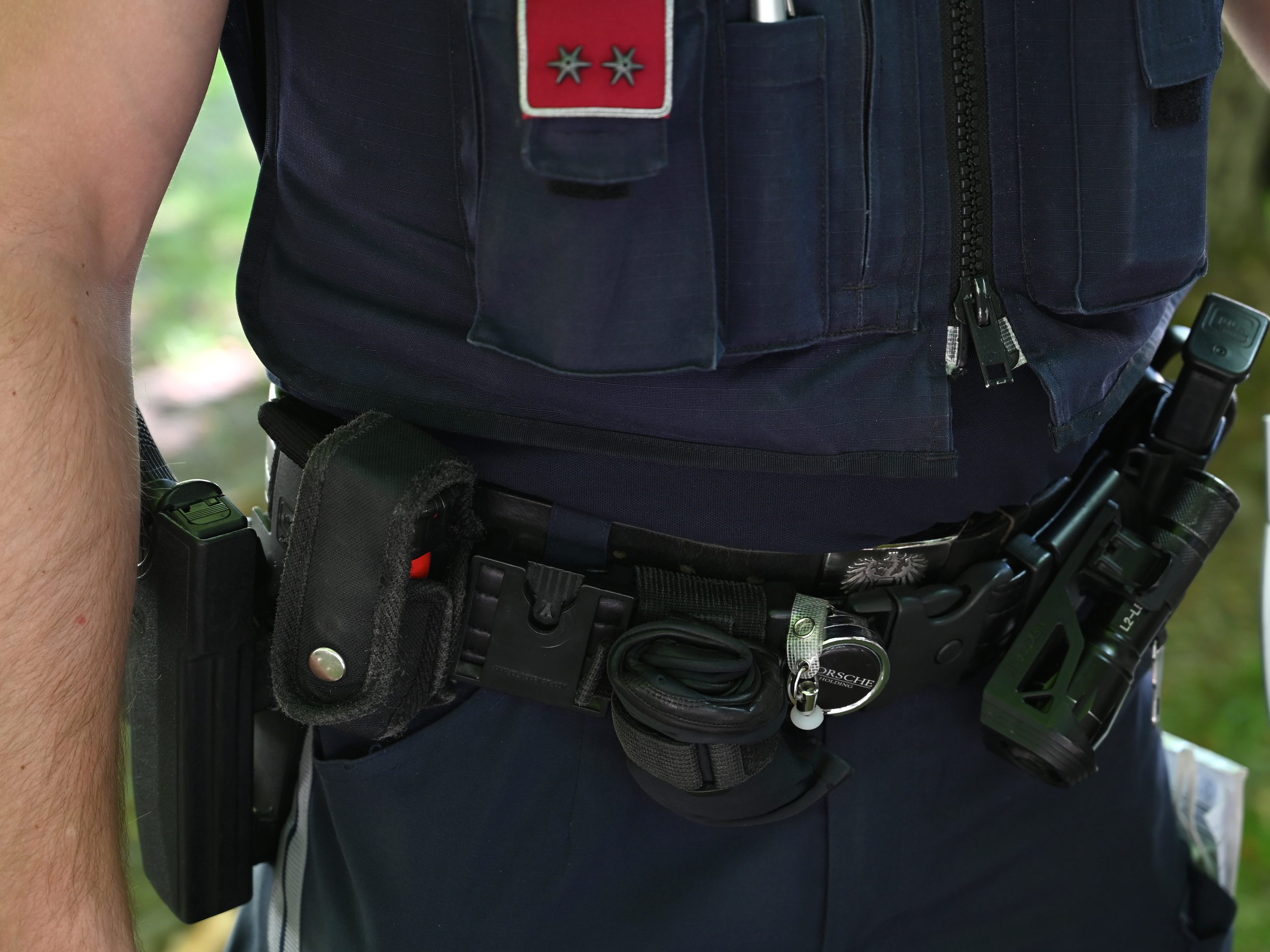 Die WEGA nahm einen 52-Jährigen in Wien-Fünfhaus fest, der seien Ex-Freundin mit dem Messer bedrohte. Die WEGA nahm einen 52-Jährigen in Wien-Fünfhaus fest, der seien Ex-Freundin mit dem Messer bedrohte.