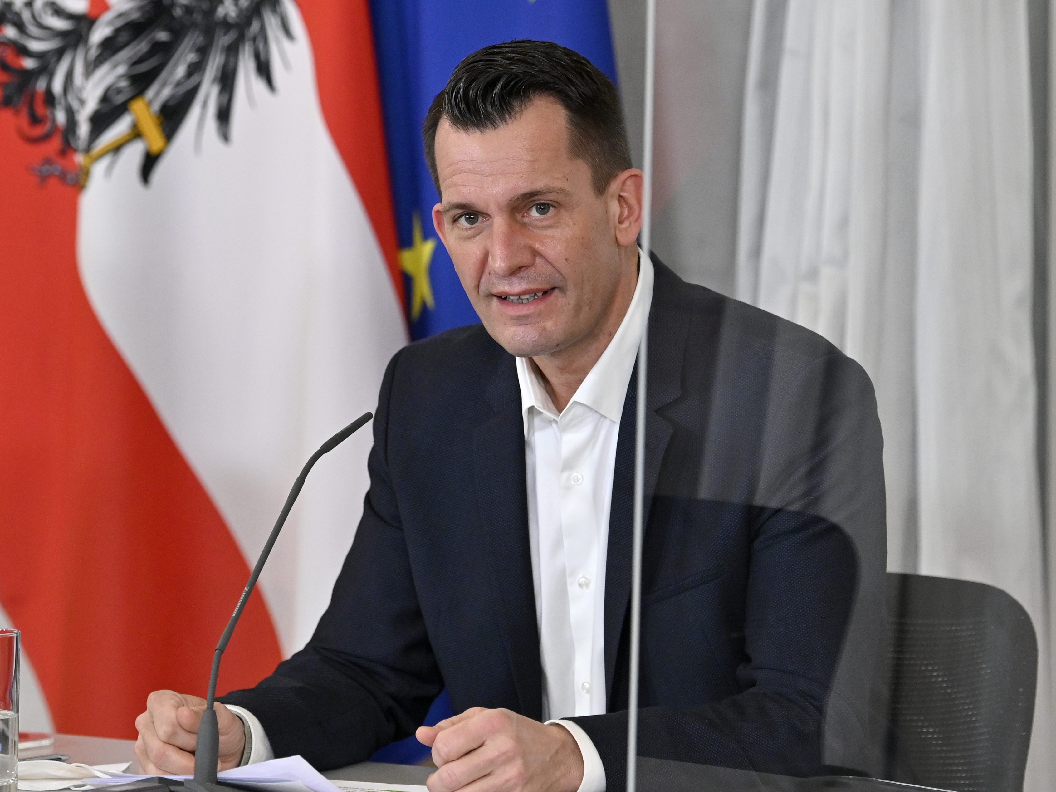 Gesundheitsminister Wolfgang Mückstein (Grüne) verteidigte am Samstag die gelockerten Quarantäne-Regeln.
