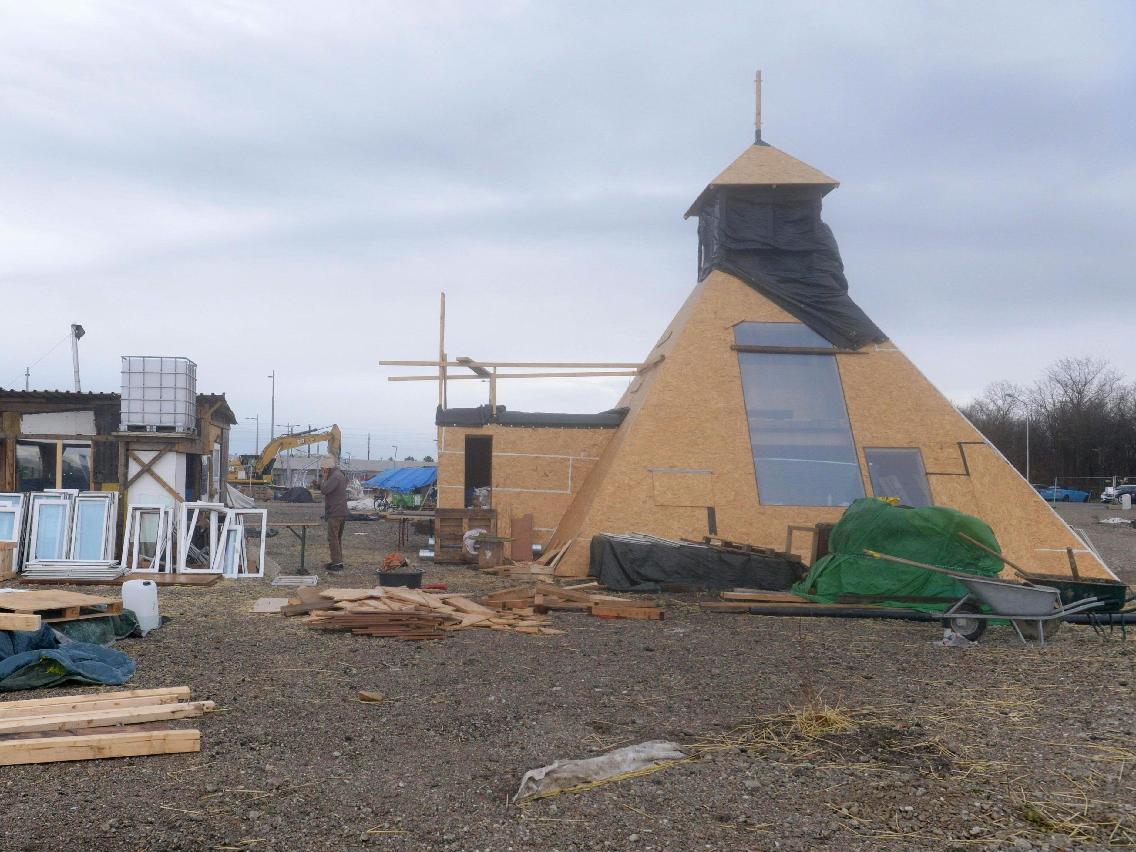 Gerüchten zur Folge soll das Protestcamp gegen die Stadtstraße in der Nacht auf Freitag geräumt werden.