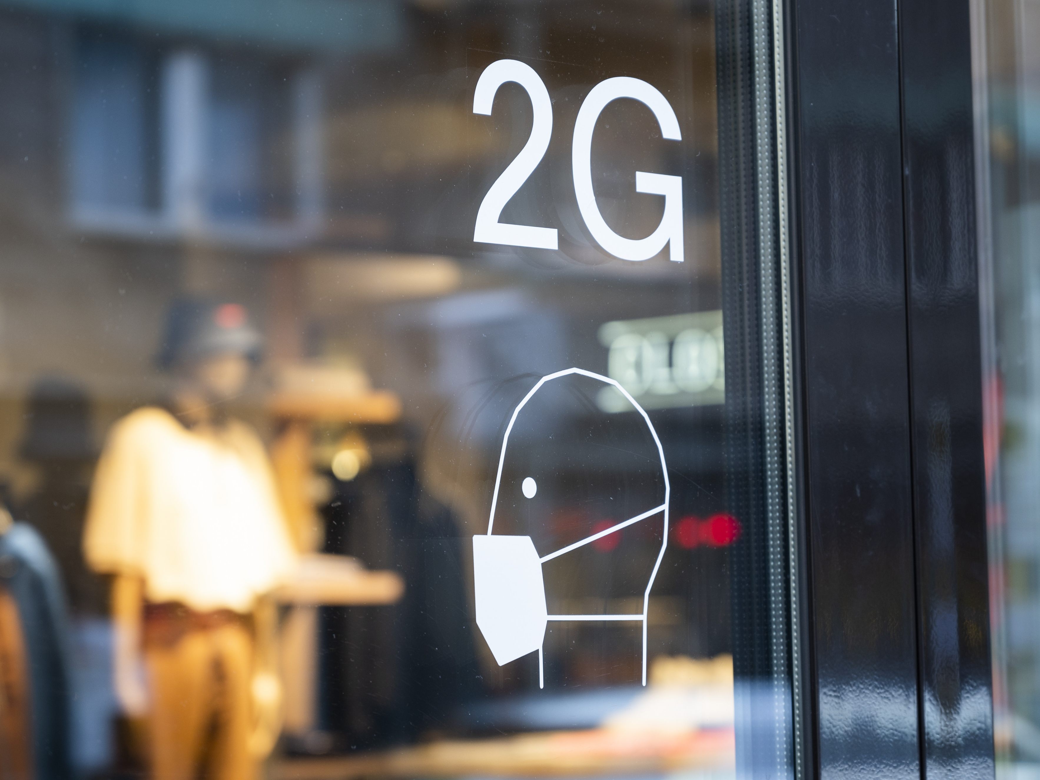Laut Regierung soll im Februar unter anderem die 2G-Regel im Handel und der Gastronomie fallen.