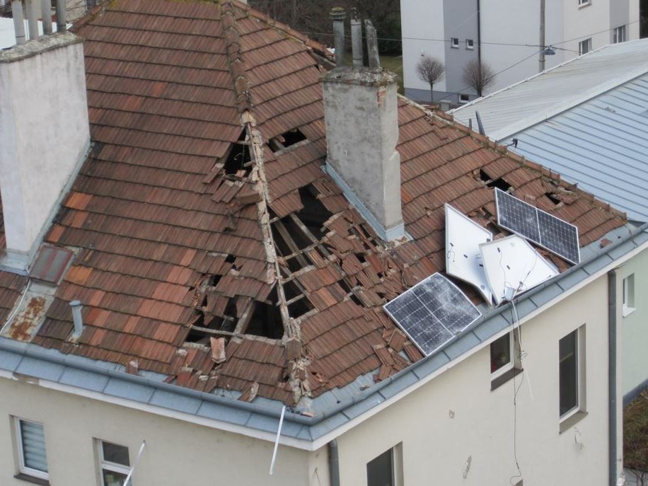 Sturm fegt über Wien: Mehr als 100 Feuerwehreinsätze Sturm fegt über Wien: Mehr als 100 Feuerwehreinsätze