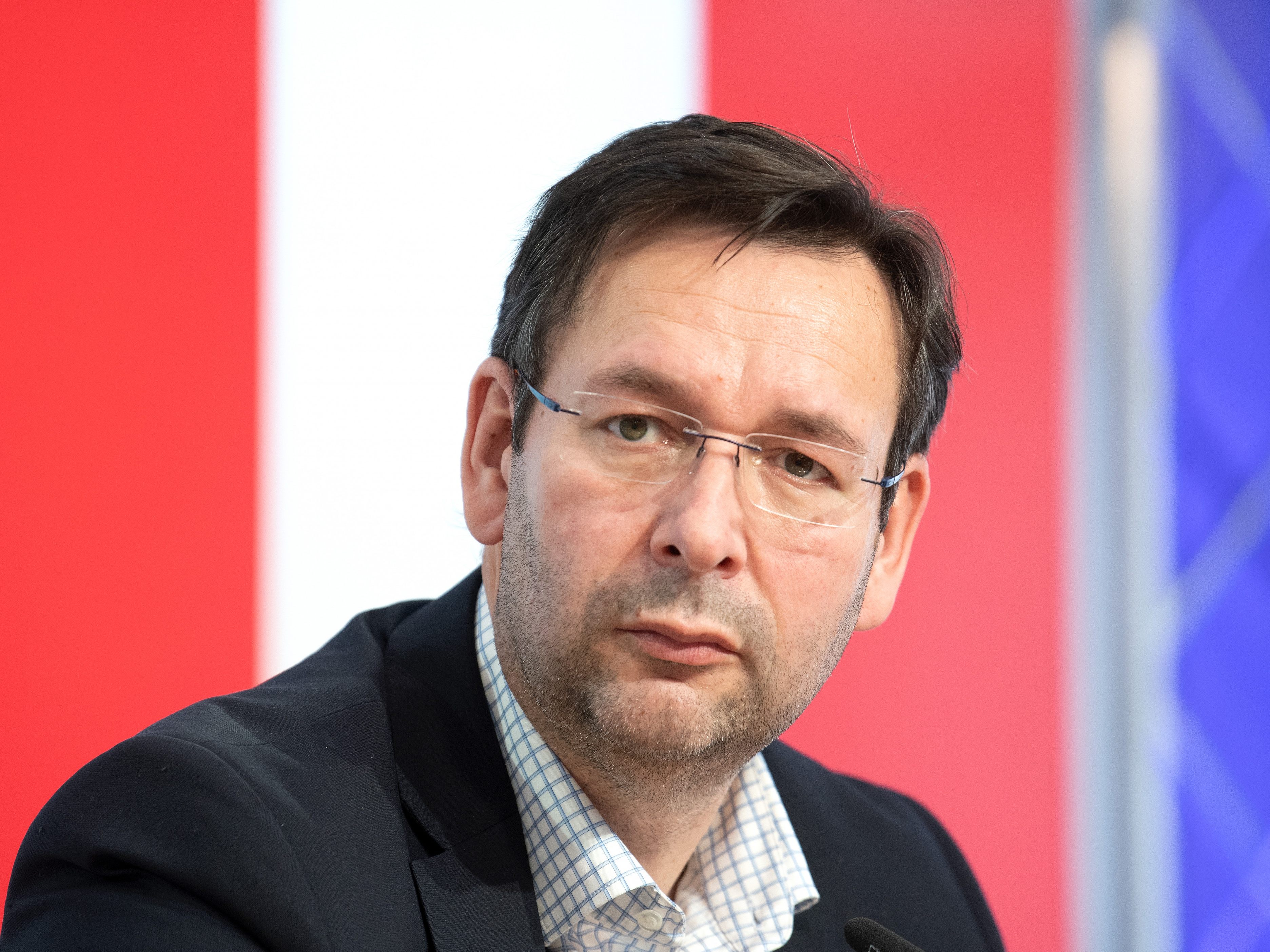 Die FPÖ fordert Luftreiniger und Trennwände in den Klassen