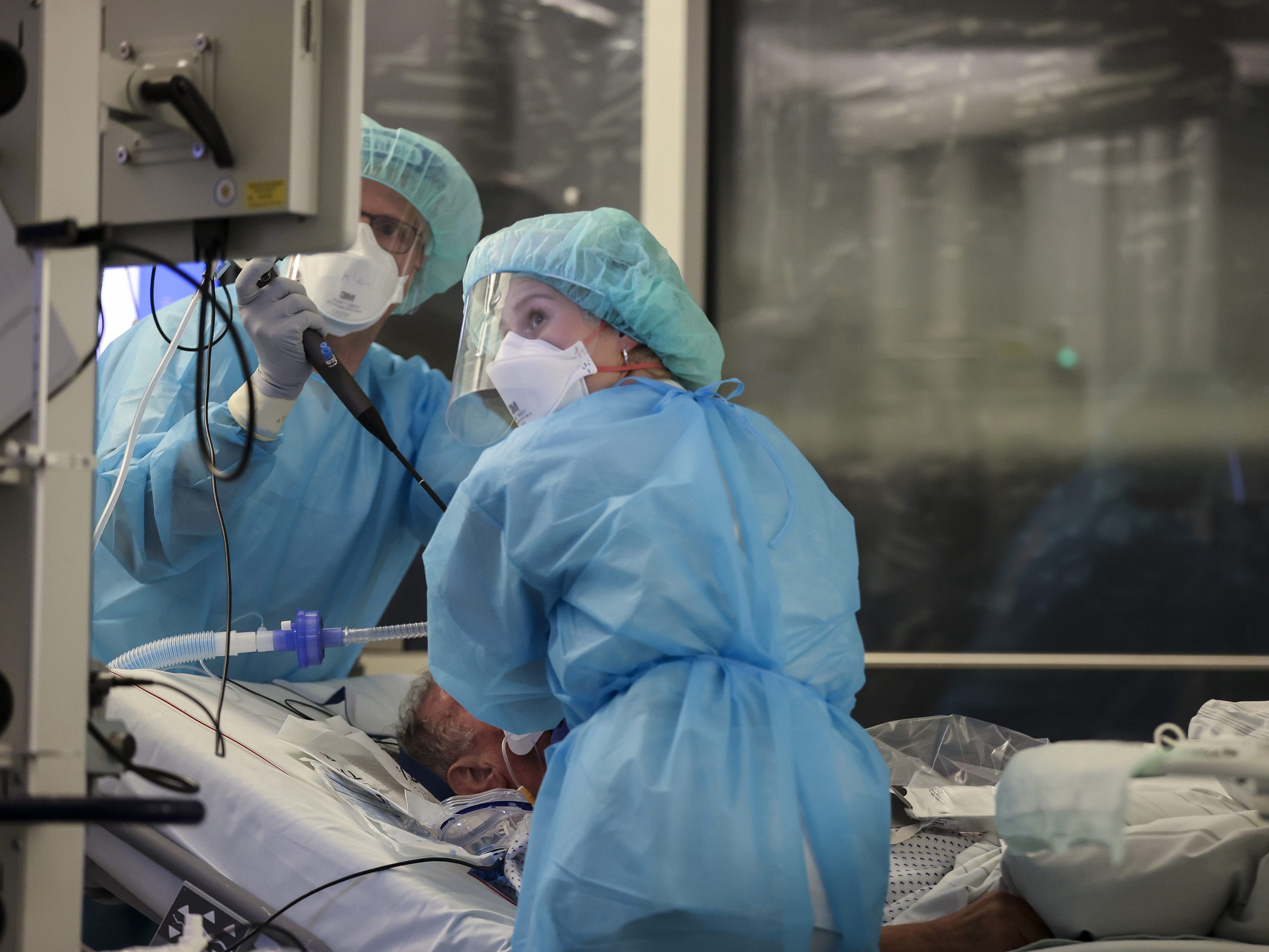Sieben von hundert Corona-Erkrankten landen im Spital.