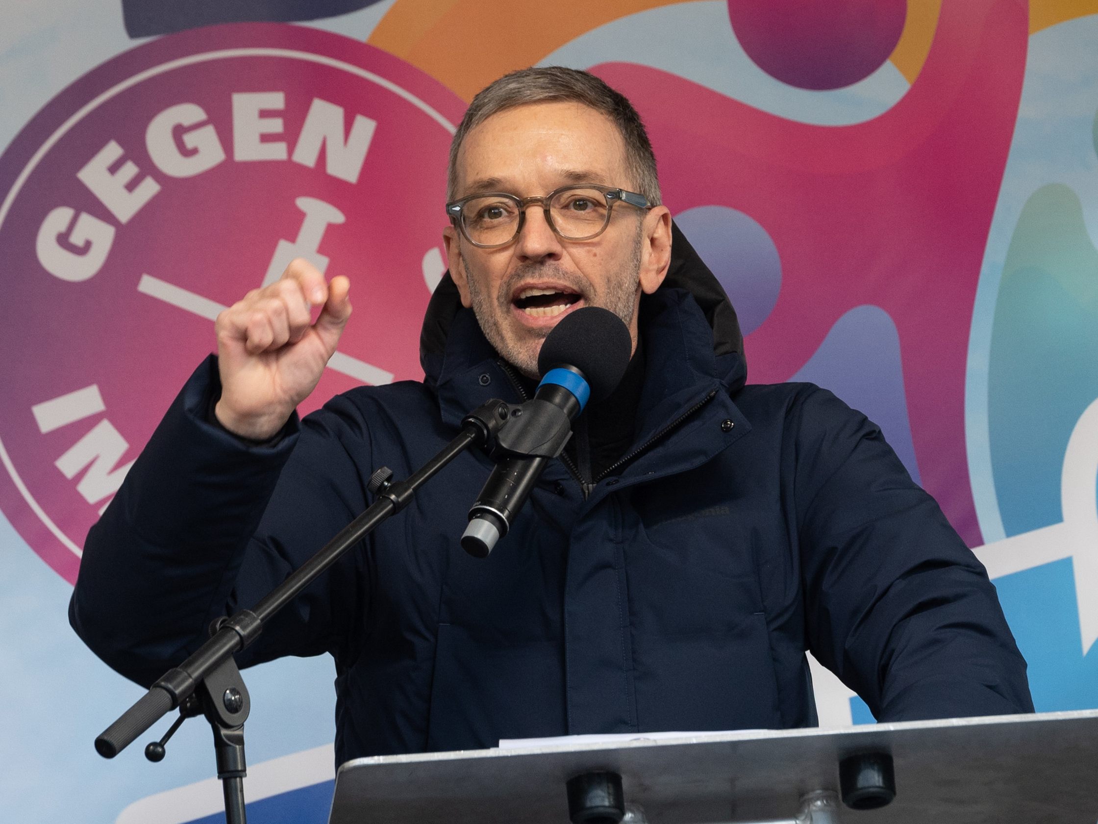Erneut Corona-Demo mit FPÖ-Beteiligung am Samstag in Wien. Erneut Corona-Demo mit FPÖ-Beteiligung am Samstag in Wien.