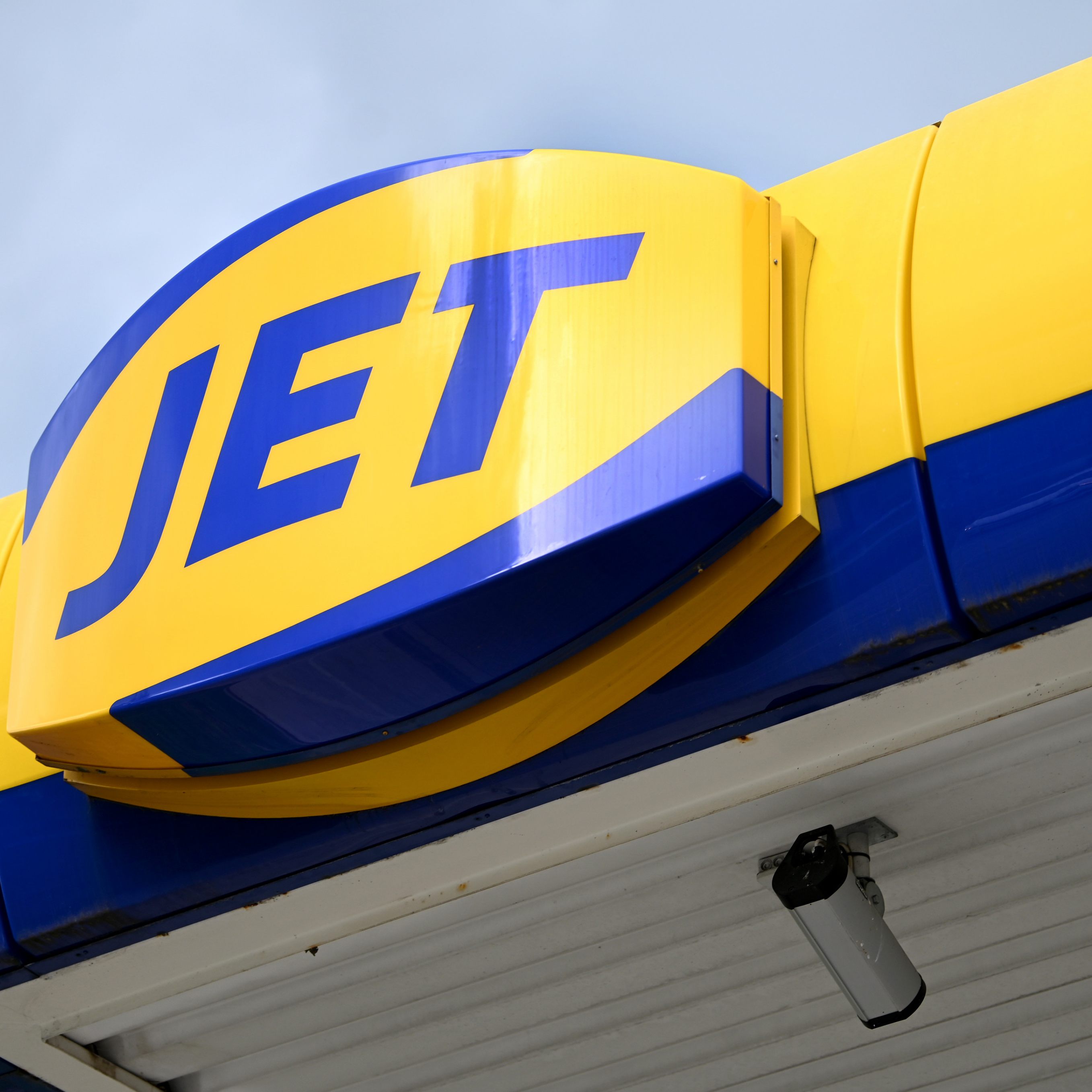 Die Löhne und Gehälter in der Mineralölindustrie steigen ab Februar um 3,9 Prozent.