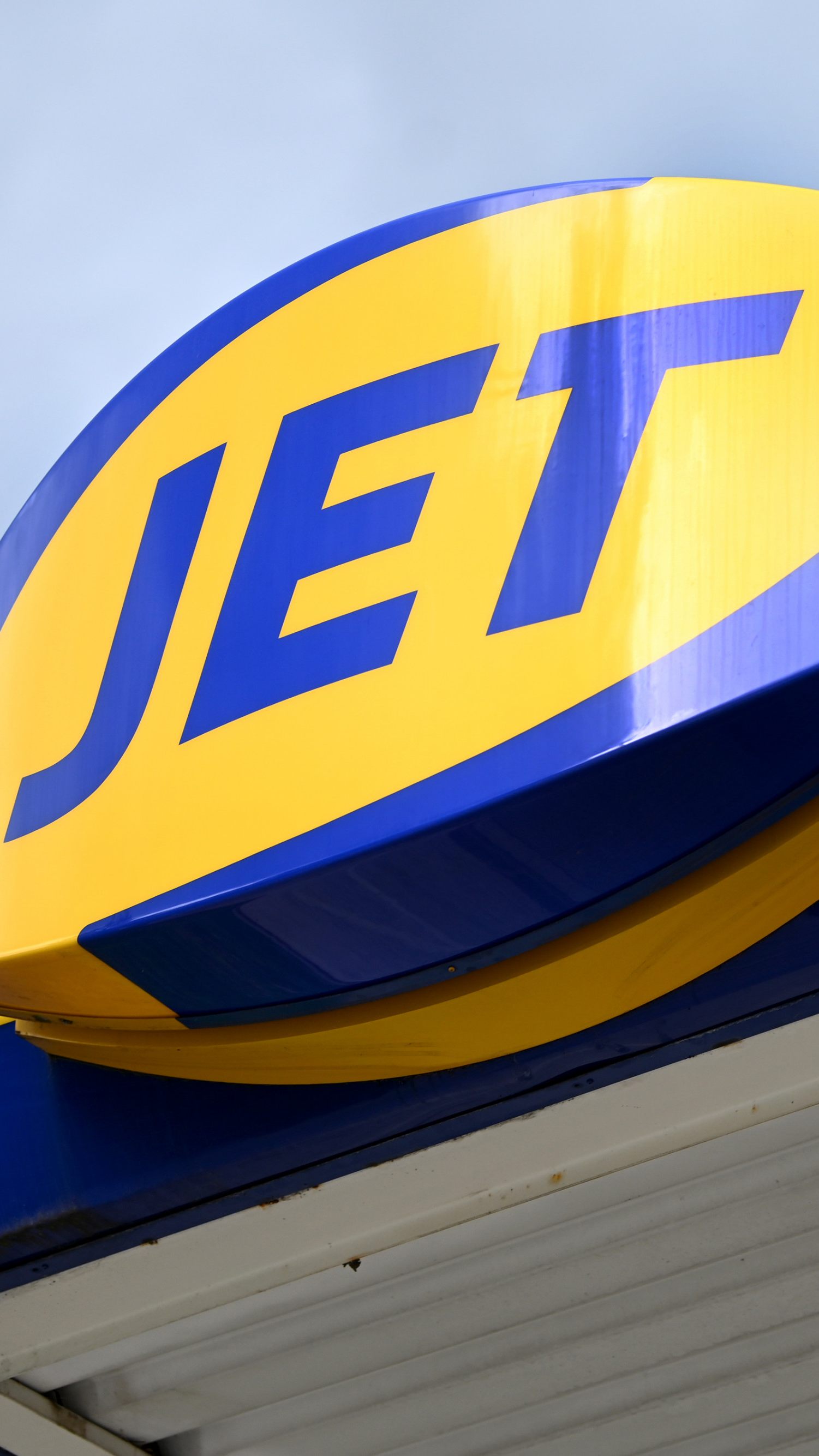 Die Löhne und Gehälter in der Mineralölindustrie steigen ab Februar um 3,9 Prozent.