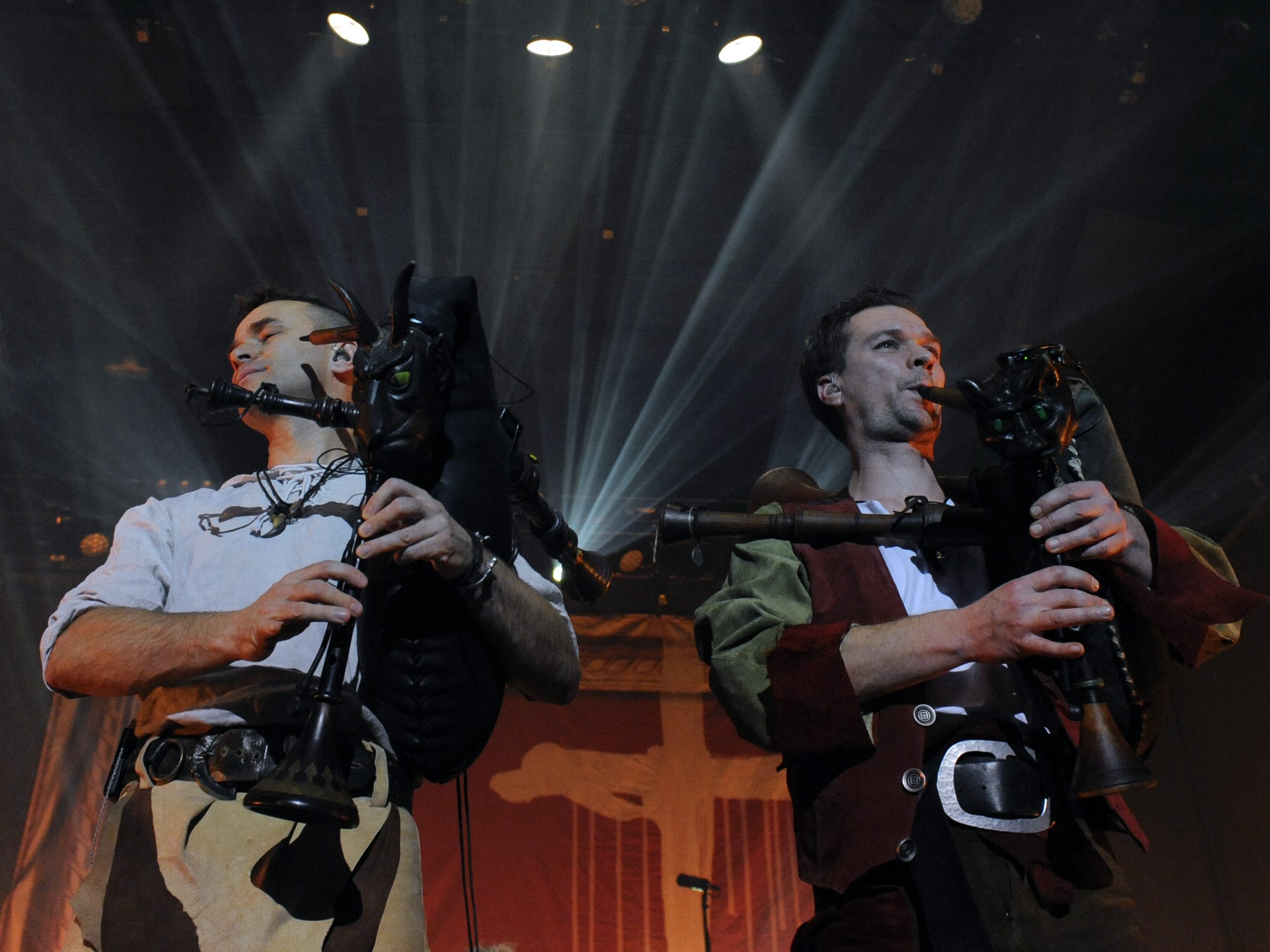 Marco Ernst-Felix Zorzytzky alias "Flex Der Biegsame" und Boris Pfeiffer alias "Yellow Pfeiffer" von der deutschen Mittelalter-Rockband "In Extremo" während eines Konzertes in Wien 2013. Marco Ernst-Felix Zorzytzky alias "Flex Der Biegsame" und Boris Pfeiffer alias "Yellow Pfeiffer" von der deutschen Mittelalter-Rockband "In Extremo" während eines Konzertes in Wien 2013.