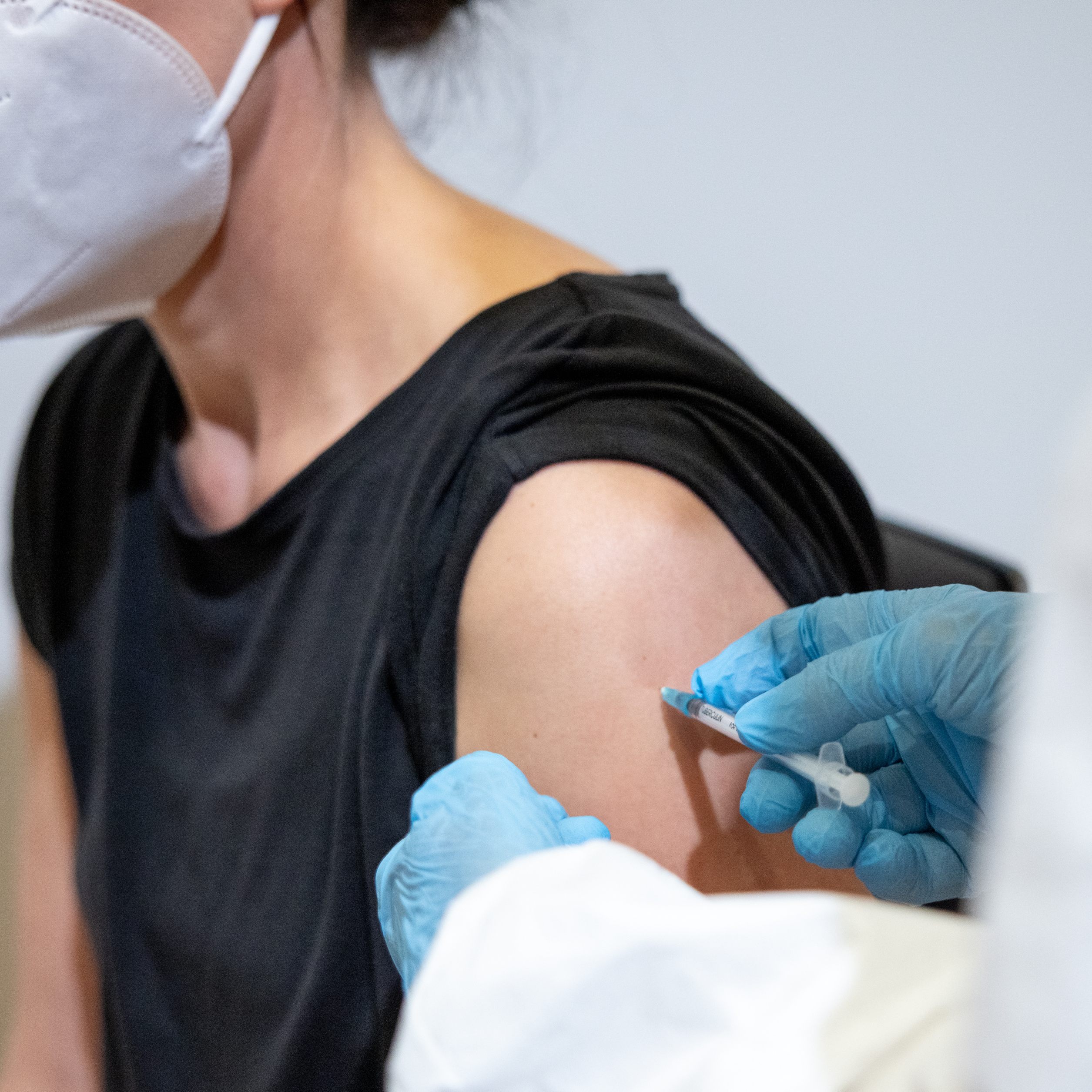 100 Euro gibt es für Selbstständige, wenn diese einen ganzheitlichen Impfschutz nachweisen.