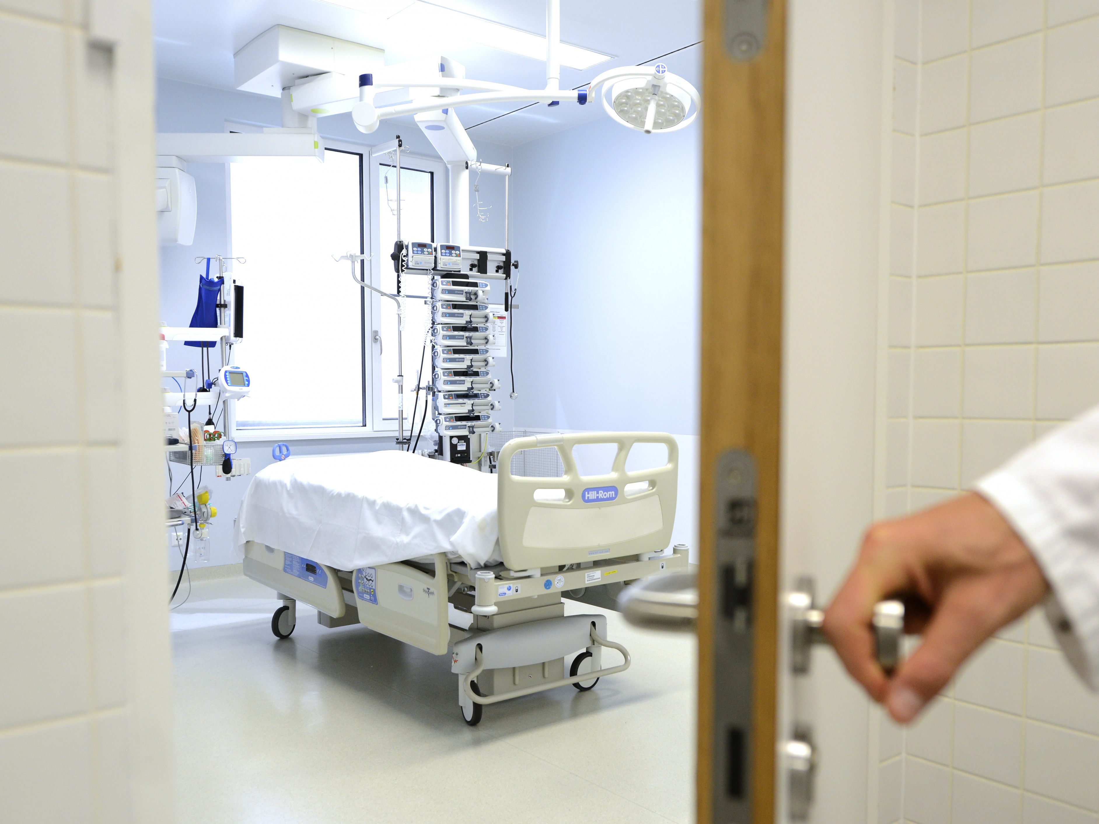 Die Corona-Situation auf Normalstationen ist nun ausschlaggebend für einen Lockdown. Die Corona-Situation auf Normalstationen ist nun ausschlaggebend für einen Lockdown.