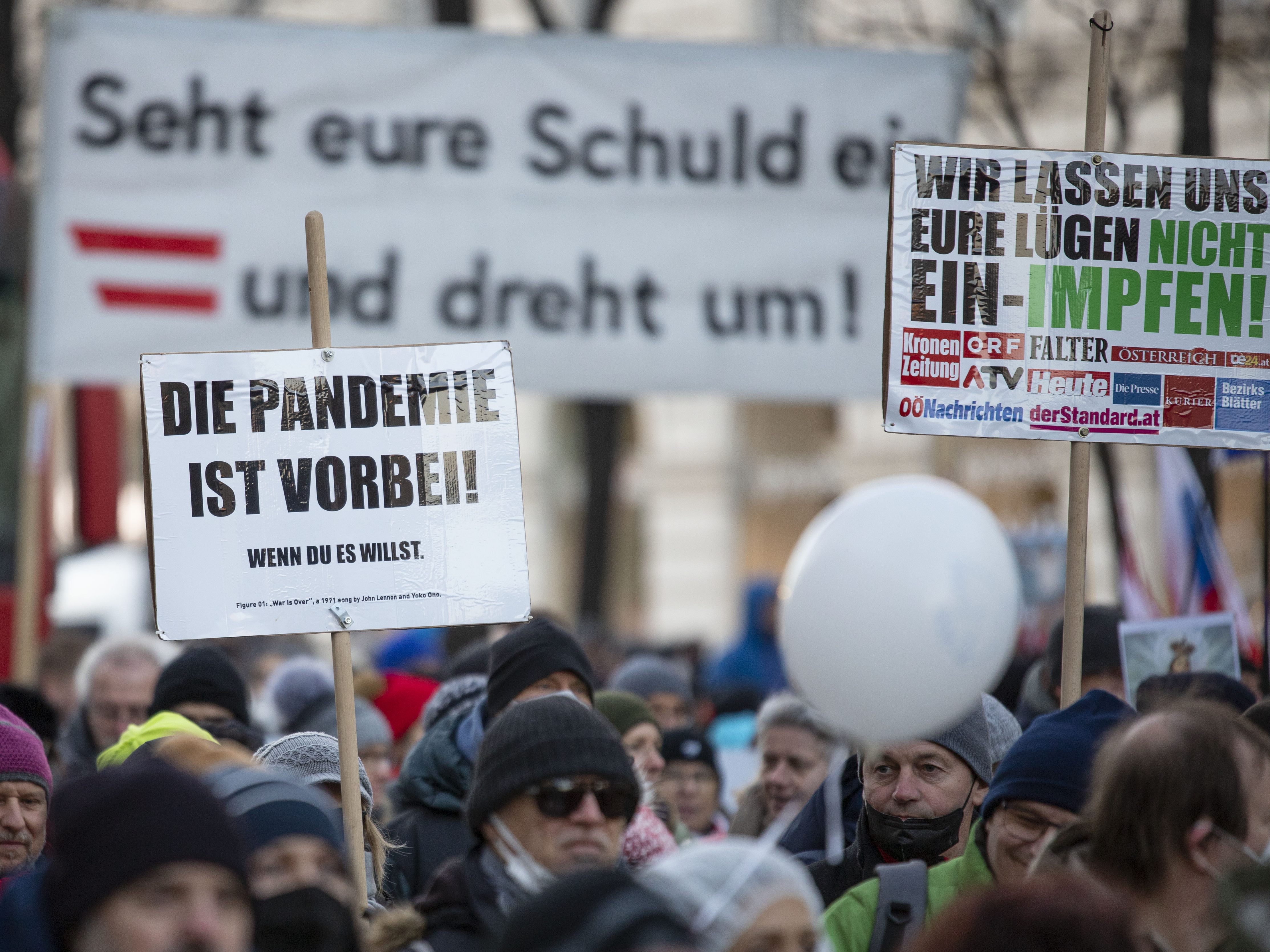 Laut Polizei Wien wollten bei der Demonstration gegen die Impfpflicht am Donnerstag mehrere Teilnehmer die Bannmeile unterschreiten.