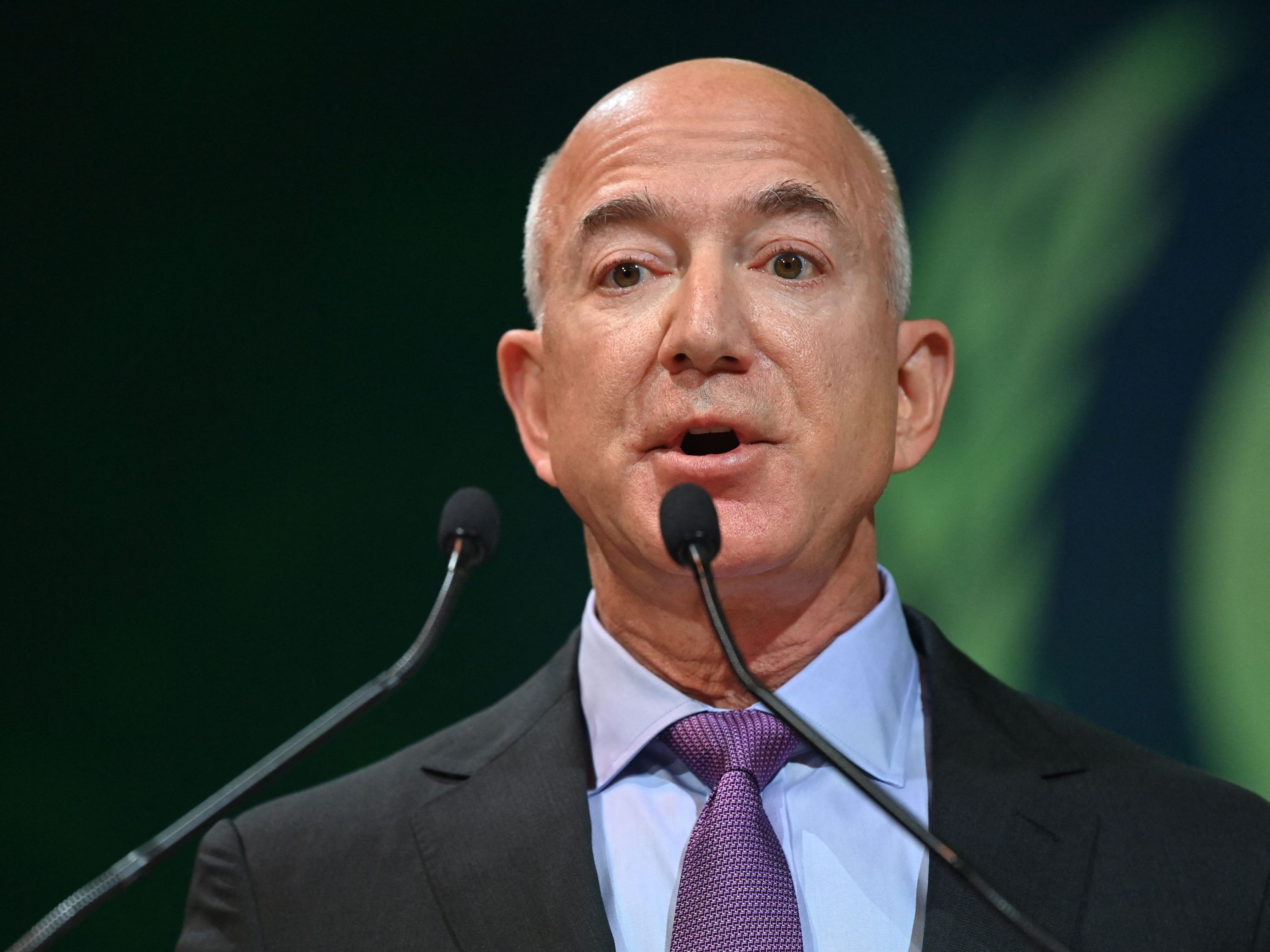Darum wird im Netz über Jeff Bezos gelacht.