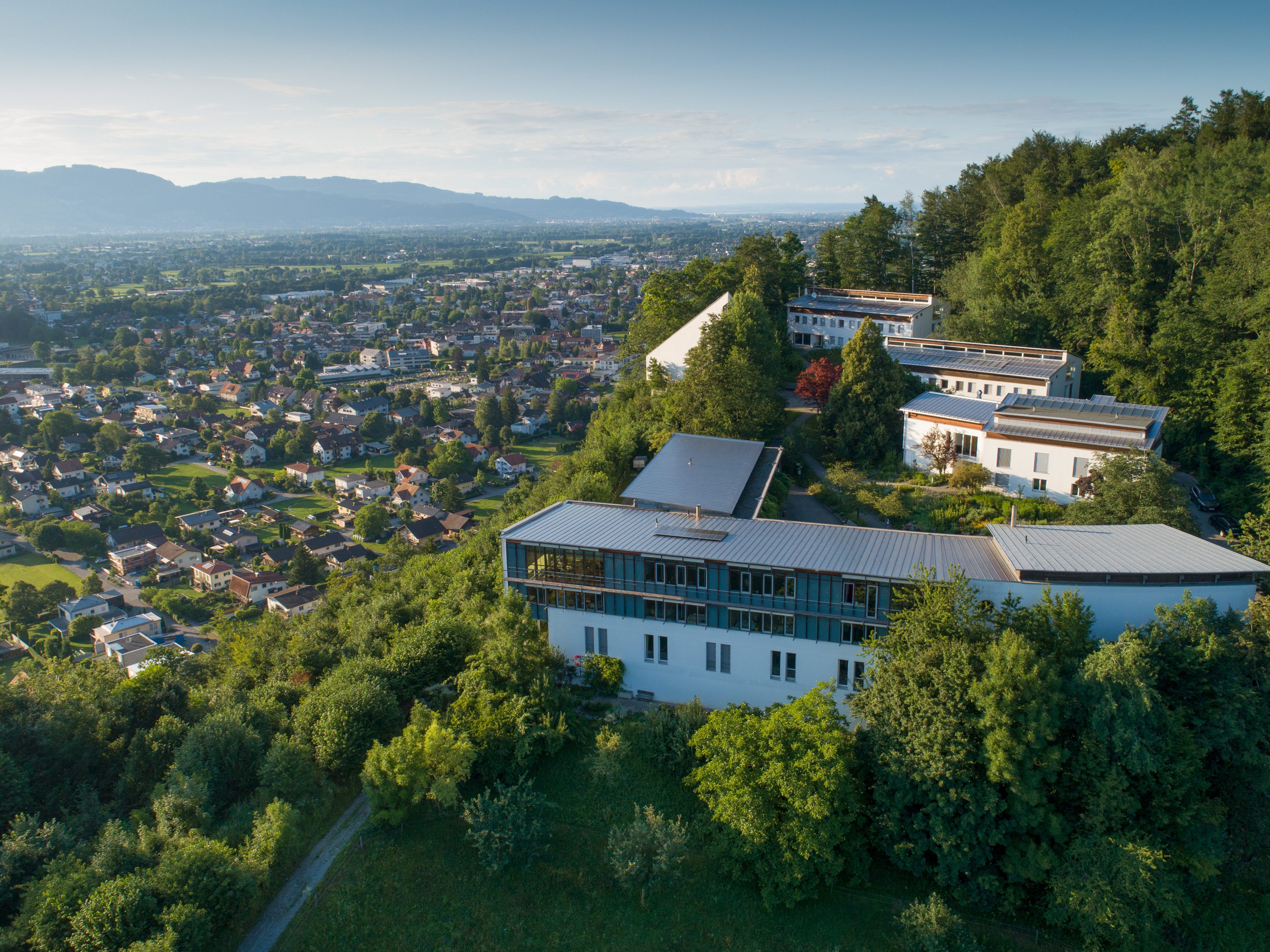 Seit mehr als 60 Jahren auf Fels gebaut: Das Jugend- und Bildungshaus St. Arbogast in Götzis. Seit mehr als 60 Jahren auf Fels gebaut: Das Jugend- und Bildungshaus St. Arbogast in Götzis.