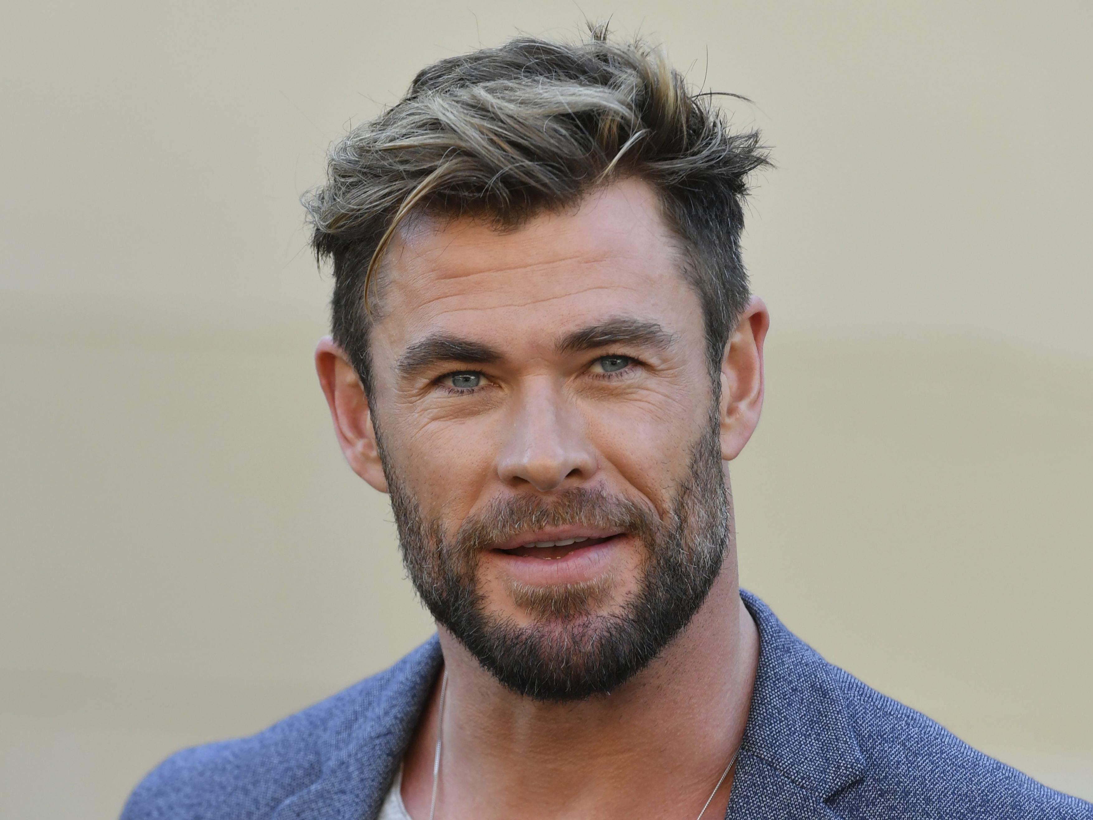 Schauspieler Chris Hemsworth ist wieder in der Fortsetzung des Netflix-Hits Tyler Rake zu sehen.