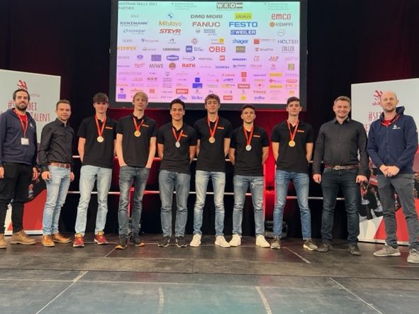 Das Blum-Team der AustrianSkills bestehend aus Teilnehmern, Coaches und Experten freute sich über das ausgezeichnete Ergebnis.