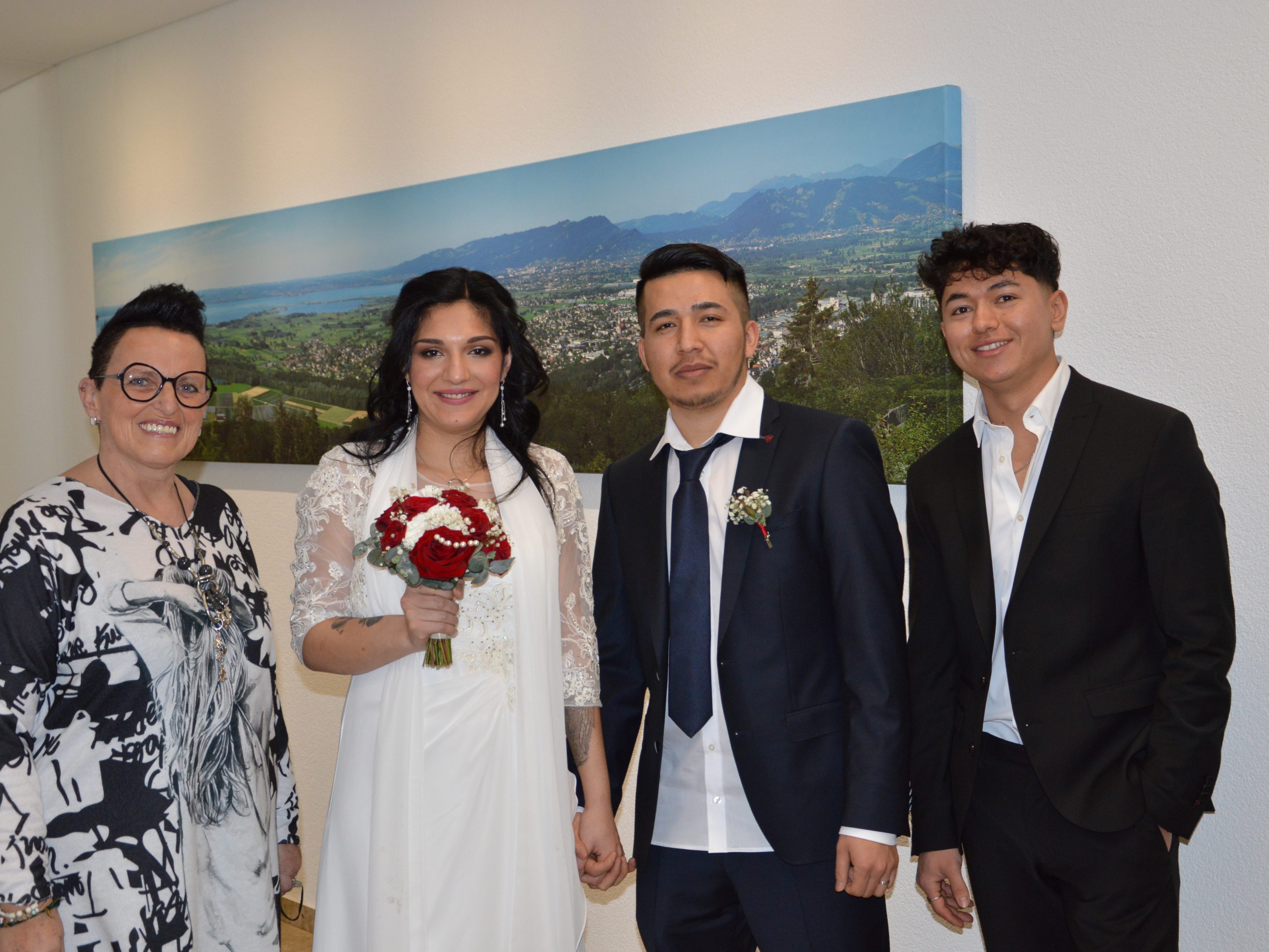 Dragana Petrovic und Miv Ahmad Ahmadi haben geheiratet. Dragana Petrovic und Miv Ahmad Ahmadi haben geheiratet.