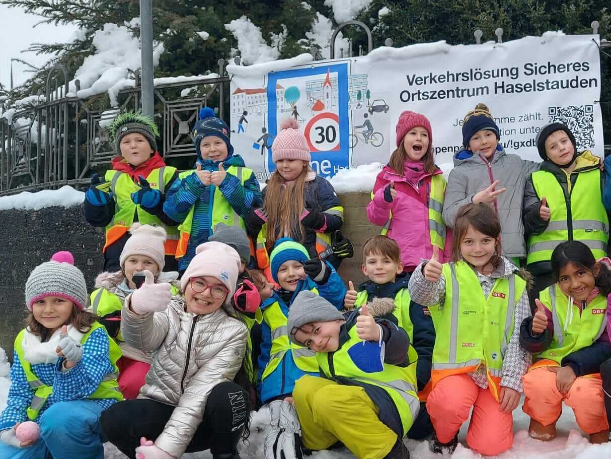 Die Schul- und Kindergartenkinder erwarten sich vom Land Vorarlberg Rückendeckung für das richtungsweisende Projekt.