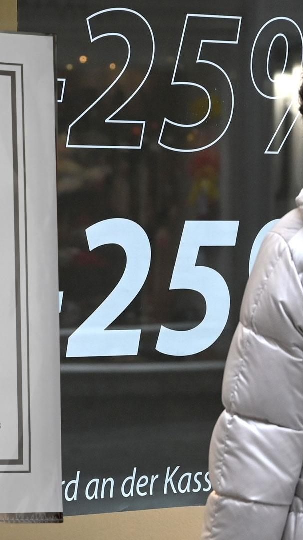 Spätestens an der Kassa muss ab Dienstag kontrolliert werden.
