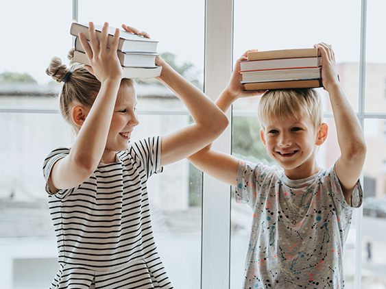Lernen kann richtig Spaß machen. Die Kids in der AK-Lernhilfe wissen das genau. (Foto: Olia Danilevich)