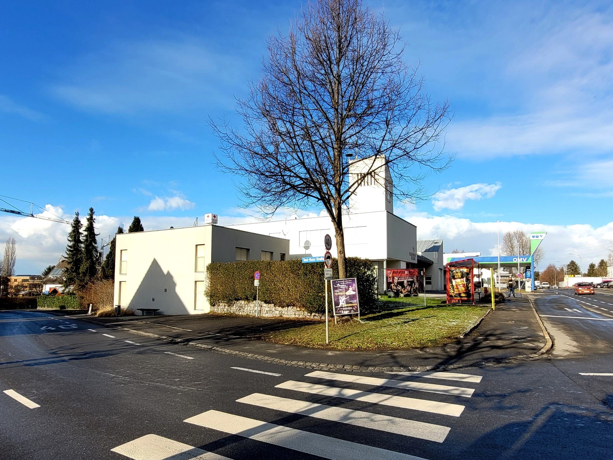 Der Rotkreuz-Stützpunkt in Lochau neben dem Feuerwehrhaus an der Hofriedenstraße als Außenstelle der Rotkreuz-Abteilung Bregenz sagte nach 15 Jahren leise Servus. Eine Nachnutzung ist noch offen. Der Rotkreuz-Stützpunkt in Lochau neben dem Feuerwehrhaus an der Hofriedenstraße als Außenstelle der Rotkreuz-Abteilung Bregenz sagte nach 15 Jahren leise Servus. Eine Nachnutzung ist noch offen.
