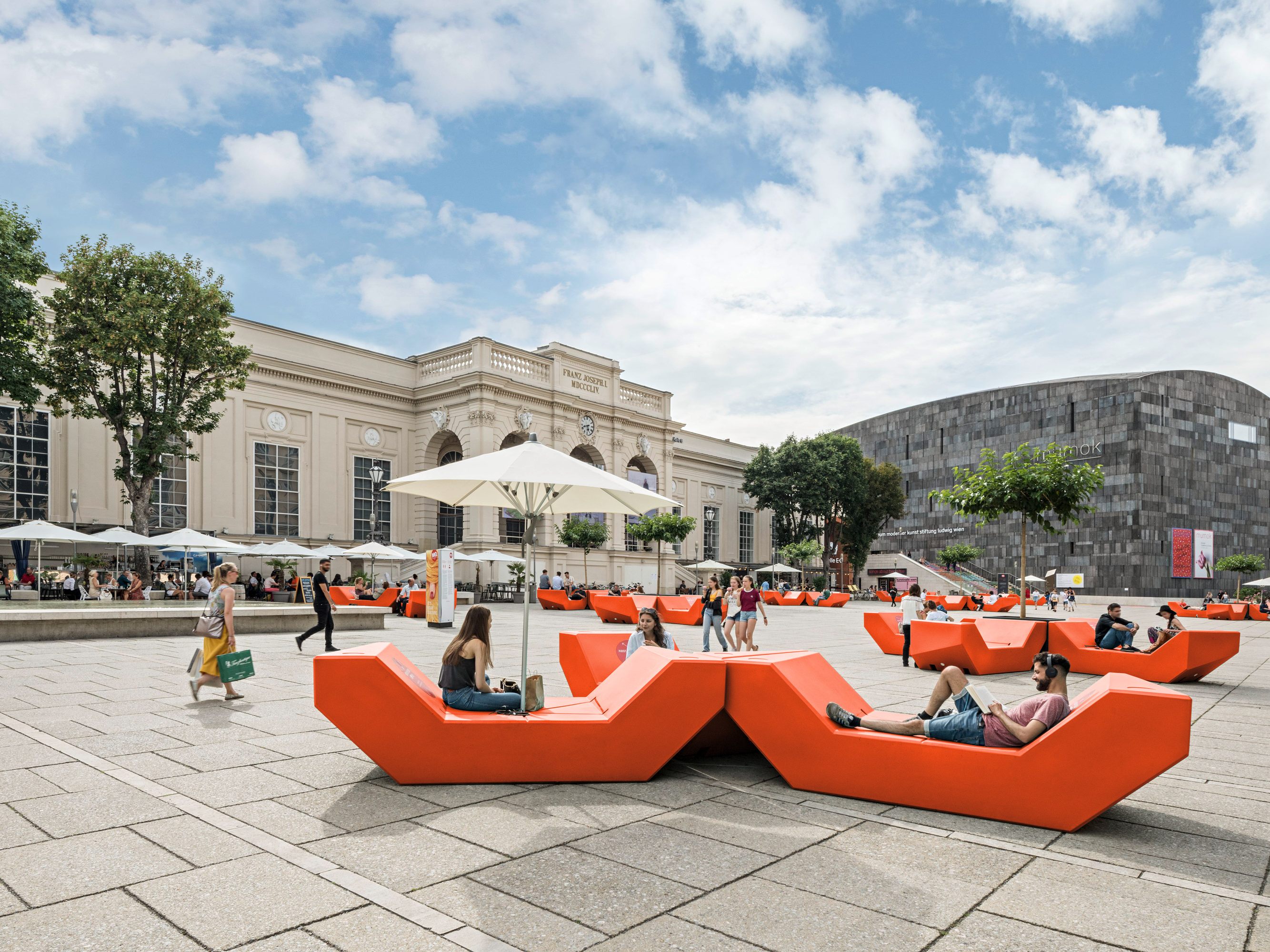 Das MQ Möbel-Farbvoting ist entschieden: Die Wahl fiel auf "MA48orange“