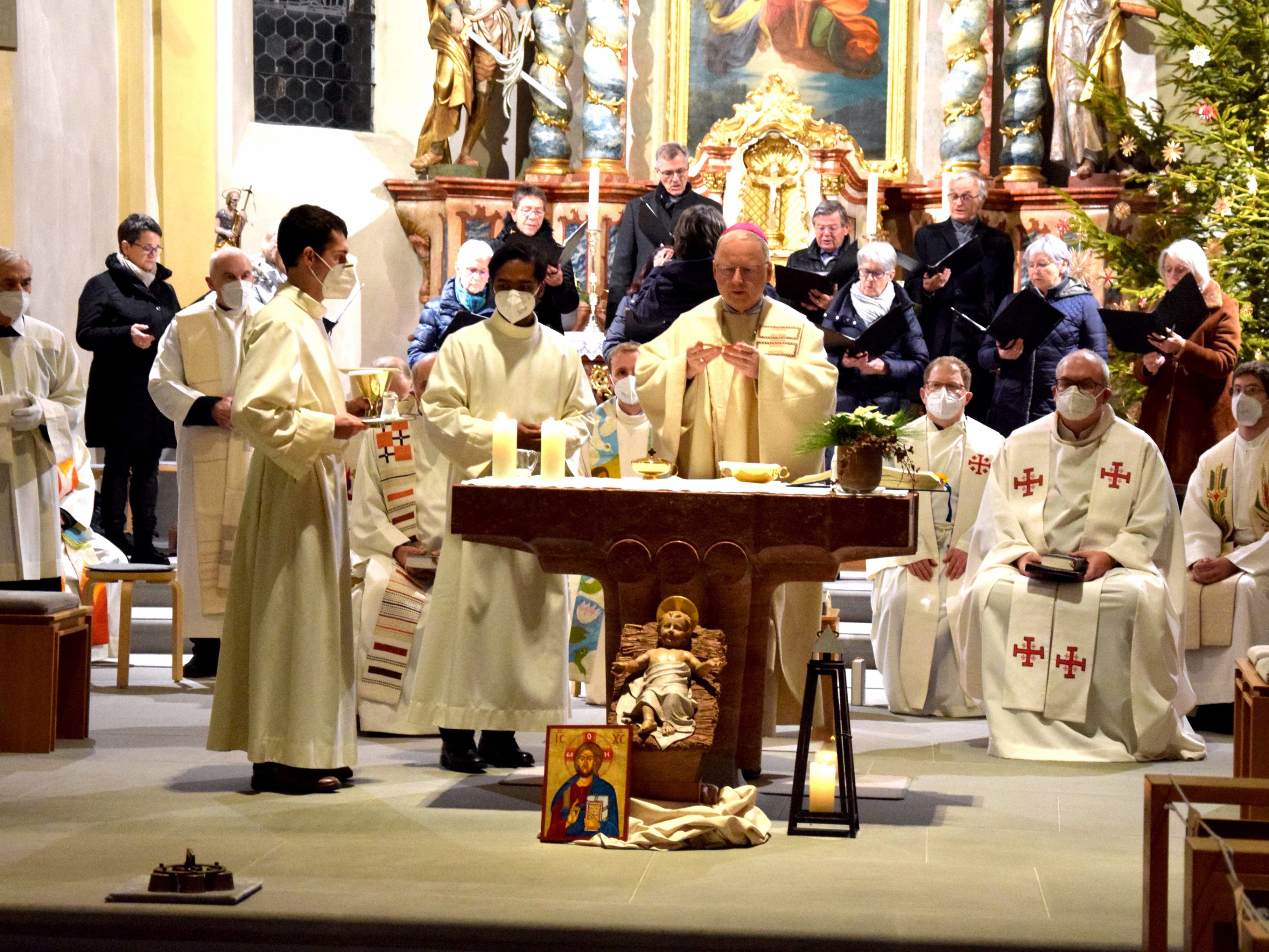 In der Messfeier mit Diözesanbischof Benno Elbs in der Pfarrkirche Nüziders erhielt Gabriel Steiner die Admissio und Christopher Illiparambil die Beauftragung zum Akolythen. In der Messfeier mit Diözesanbischof Benno Elbs in der Pfarrkirche Nüziders erhielt Gabriel Steiner die Admissio und Christopher Illiparambil die Beauftragung zum Akolythen.