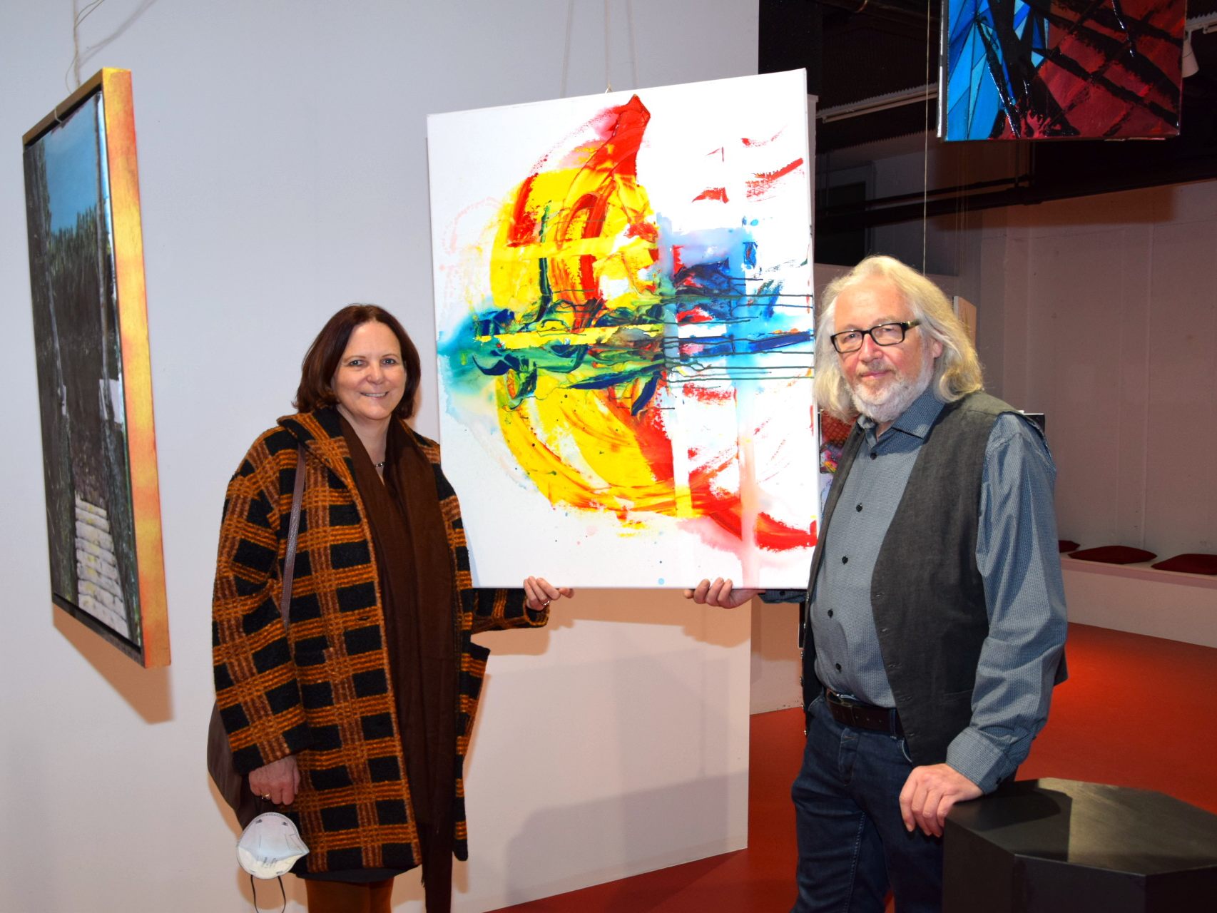 Den "Kunst IrrGarten" in der Kellergalerie kukuphi in Bludenz ließ auch das Ehepaar Kornelia und Markus Schaffenrath auf sich wirken.