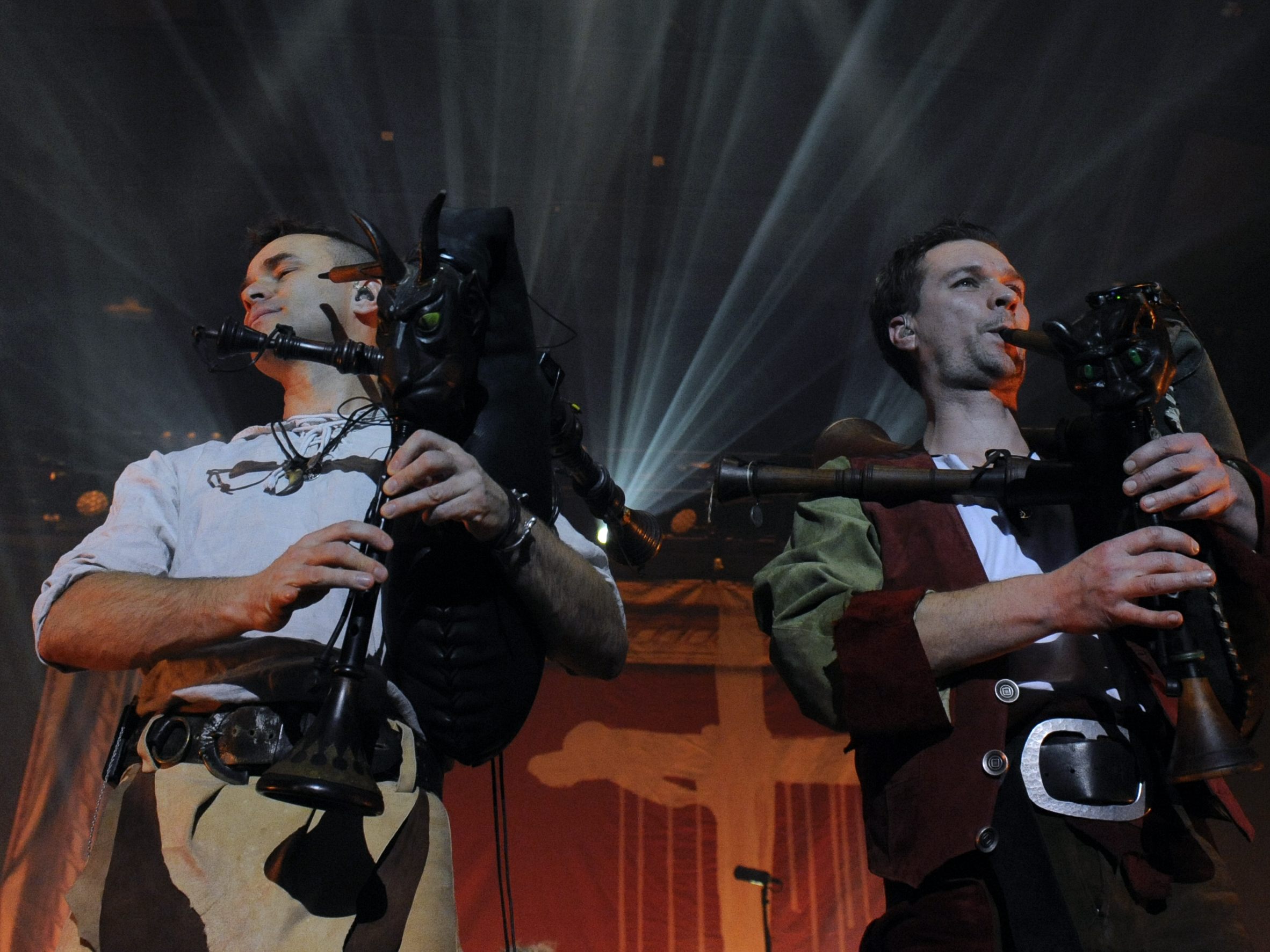 Marco Ernst-Felix Zorzytzky alias "Flex Der Biegsame" und Boris Pfeiffer alias "Yellow Pfeiffer" von der deutschen Mittelalter-Rockband "In Extremo".