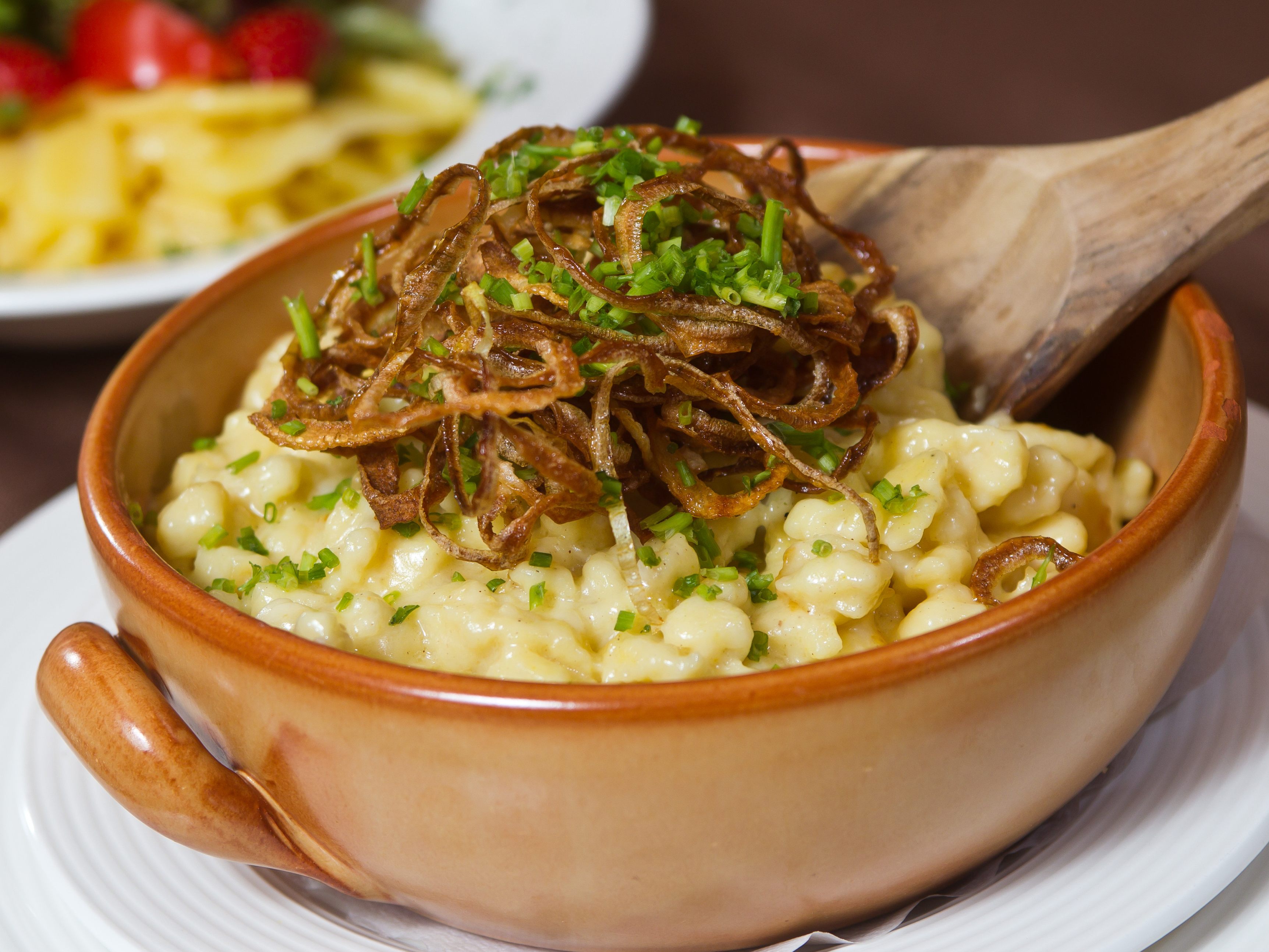 Kässpätzle sind von den Vorarlberger Mittagstischen nicht wegzudenken.