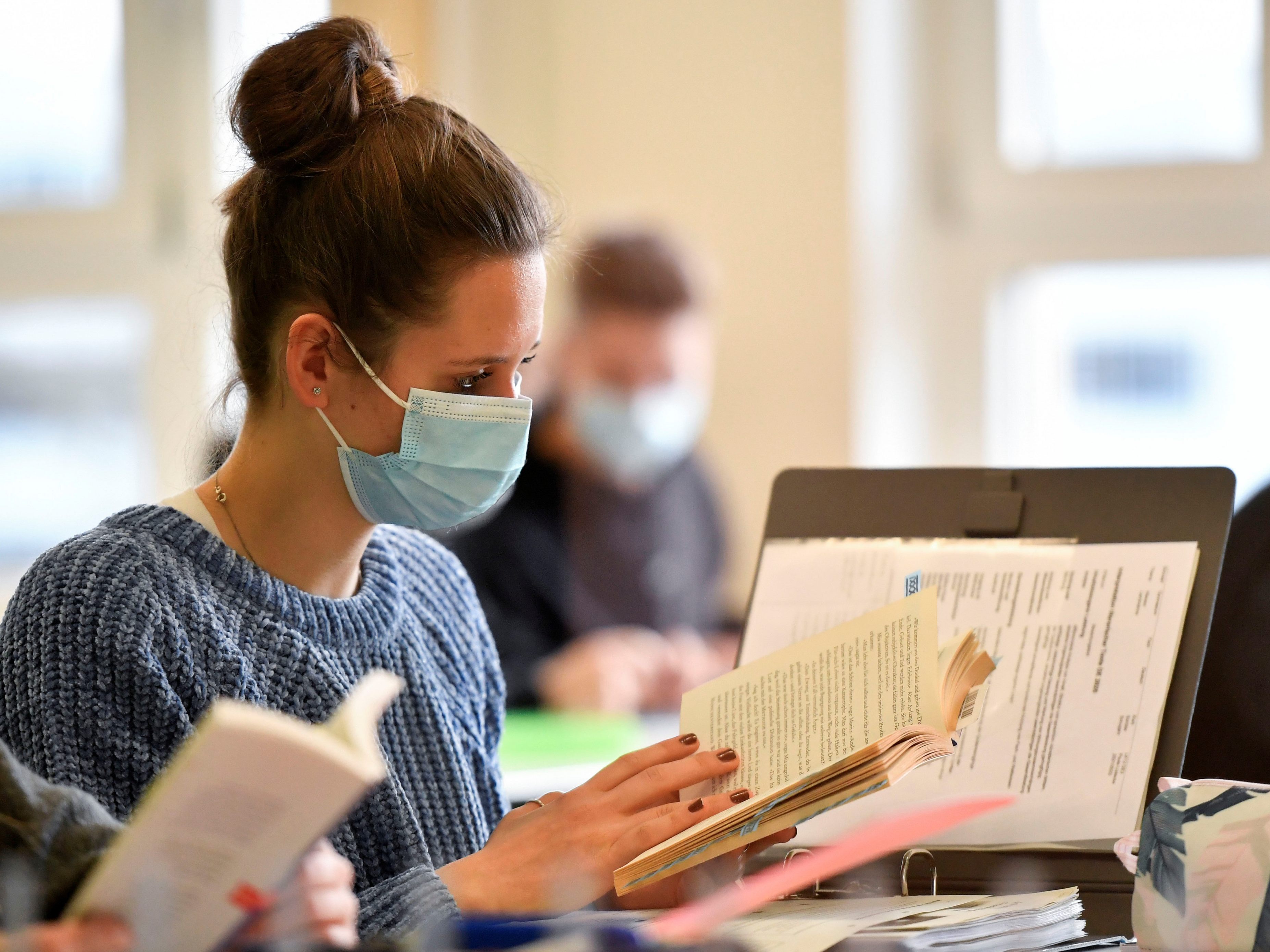 Masken, lüften und testen lautet die Devise. Masken, lüften und testen lautet die Devise.