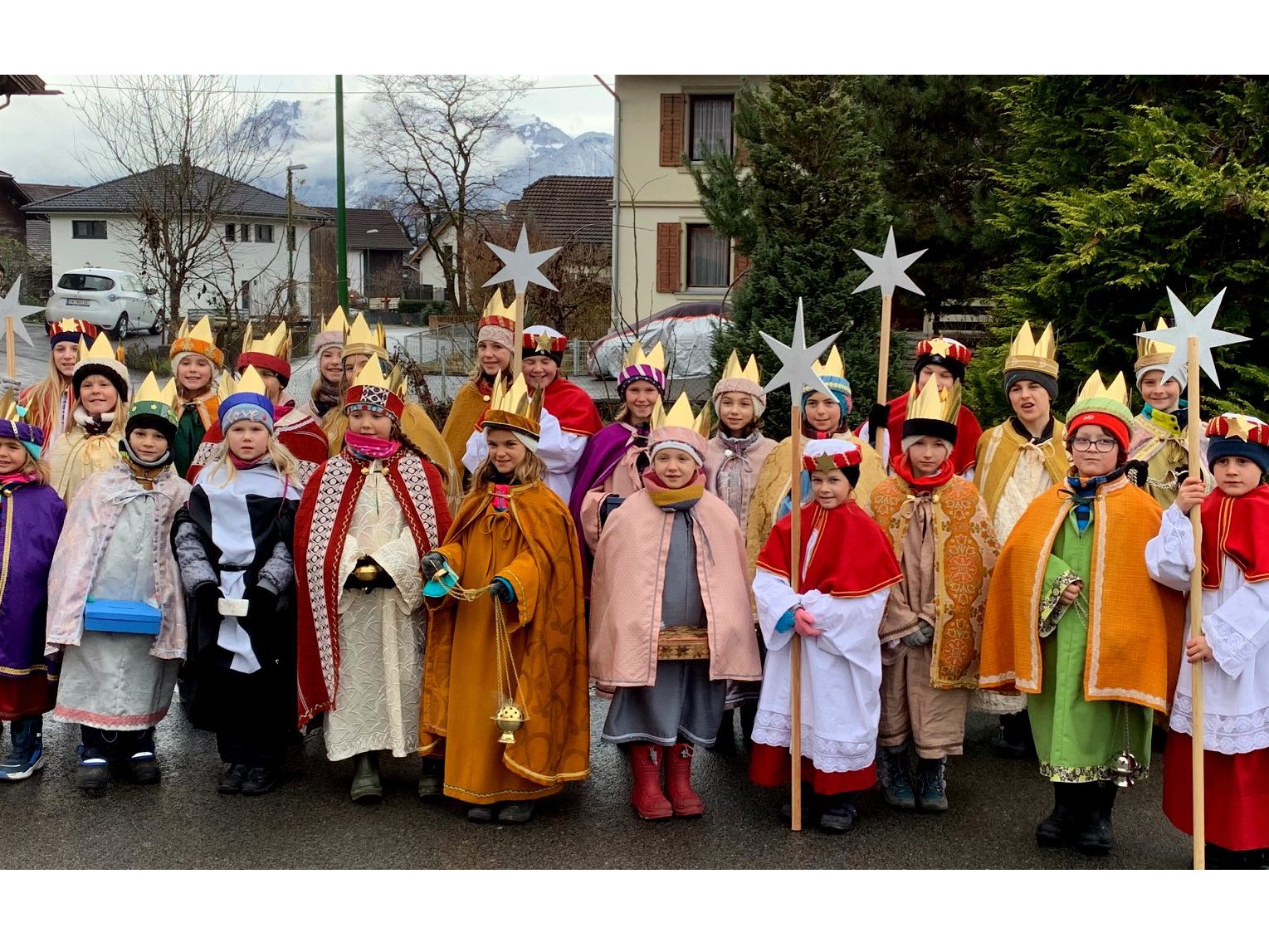Die fröhliche Sternsinger-Schar.