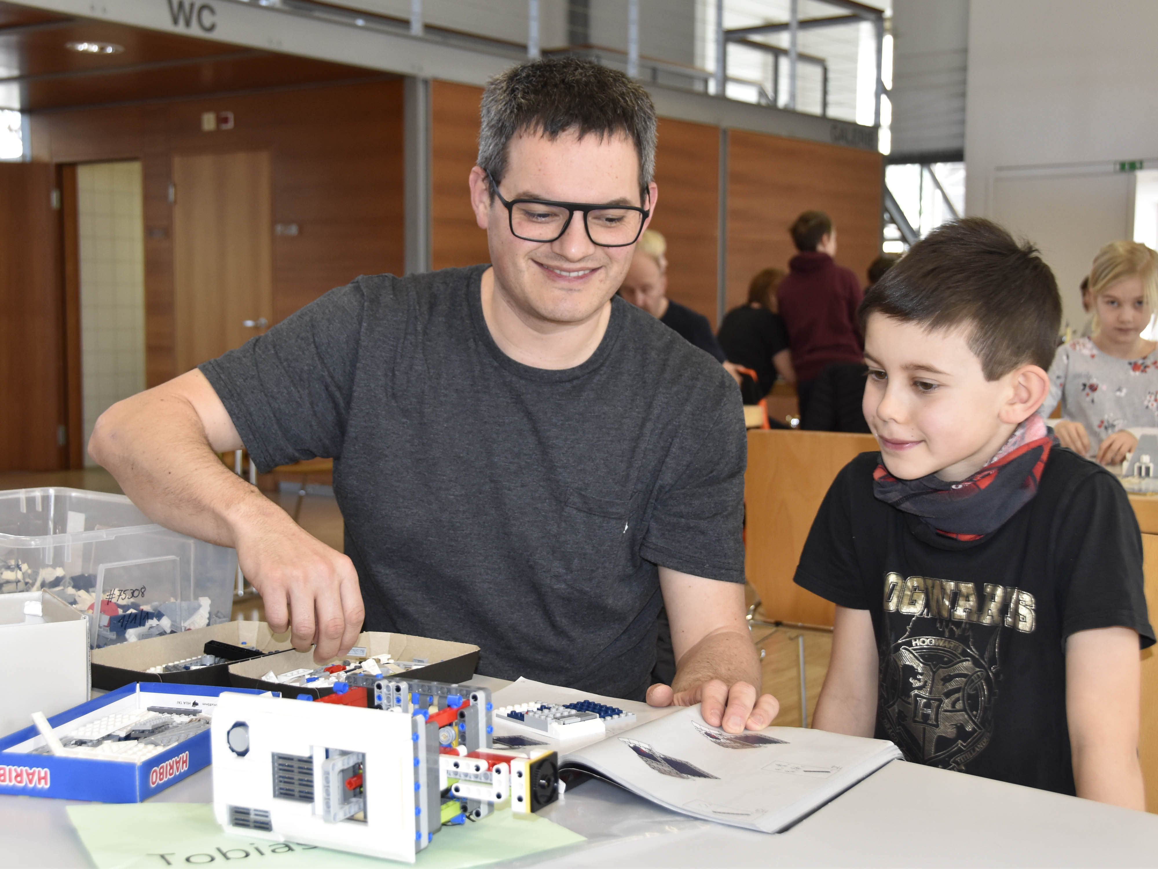 Familienteams nahmen an der Lego-Challenge in Rankweil teil. Familienteams nahmen an der Lego-Challenge in Rankweil teil.