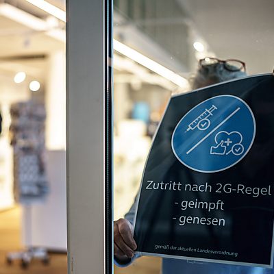 Die 2G-Schilder können im Handel wieder abgenommen werden