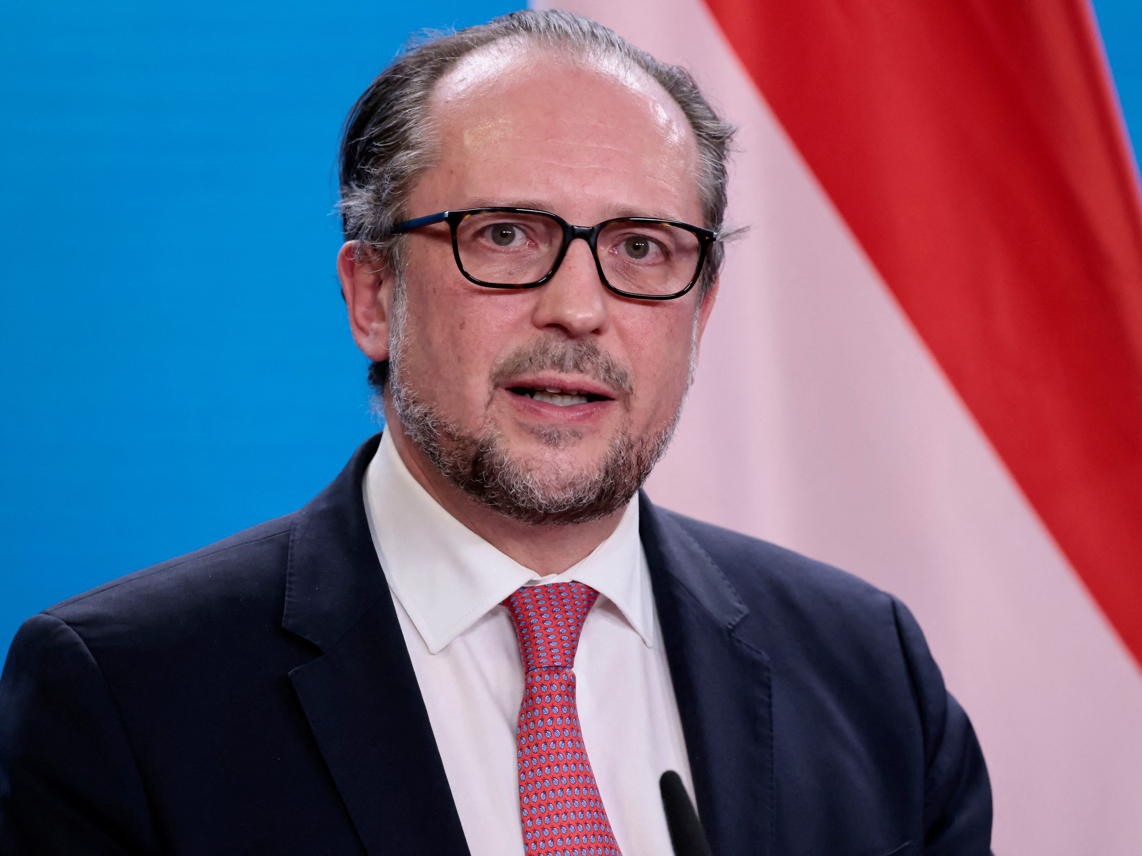 Die EU-Sanktionen sind für den Außenminister ein "Schuss vor den Bug" für Russland. Die EU-Sanktionen sind für den Außenminister ein "Schuss vor den Bug" für Russland.
