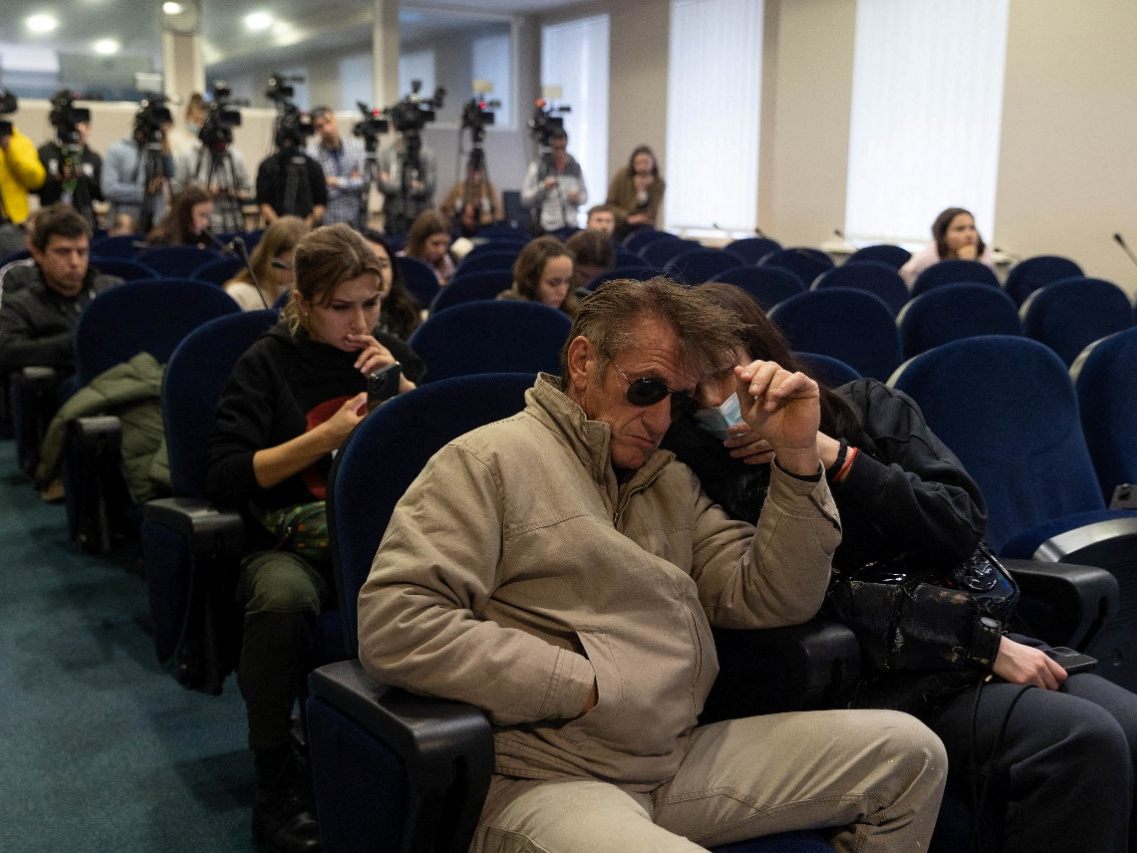 Oscar-Preisträger Sean Penn in Kiew für Doku über Invasion. Oscar-Preisträger Sean Penn in Kiew für Doku über Invasion.