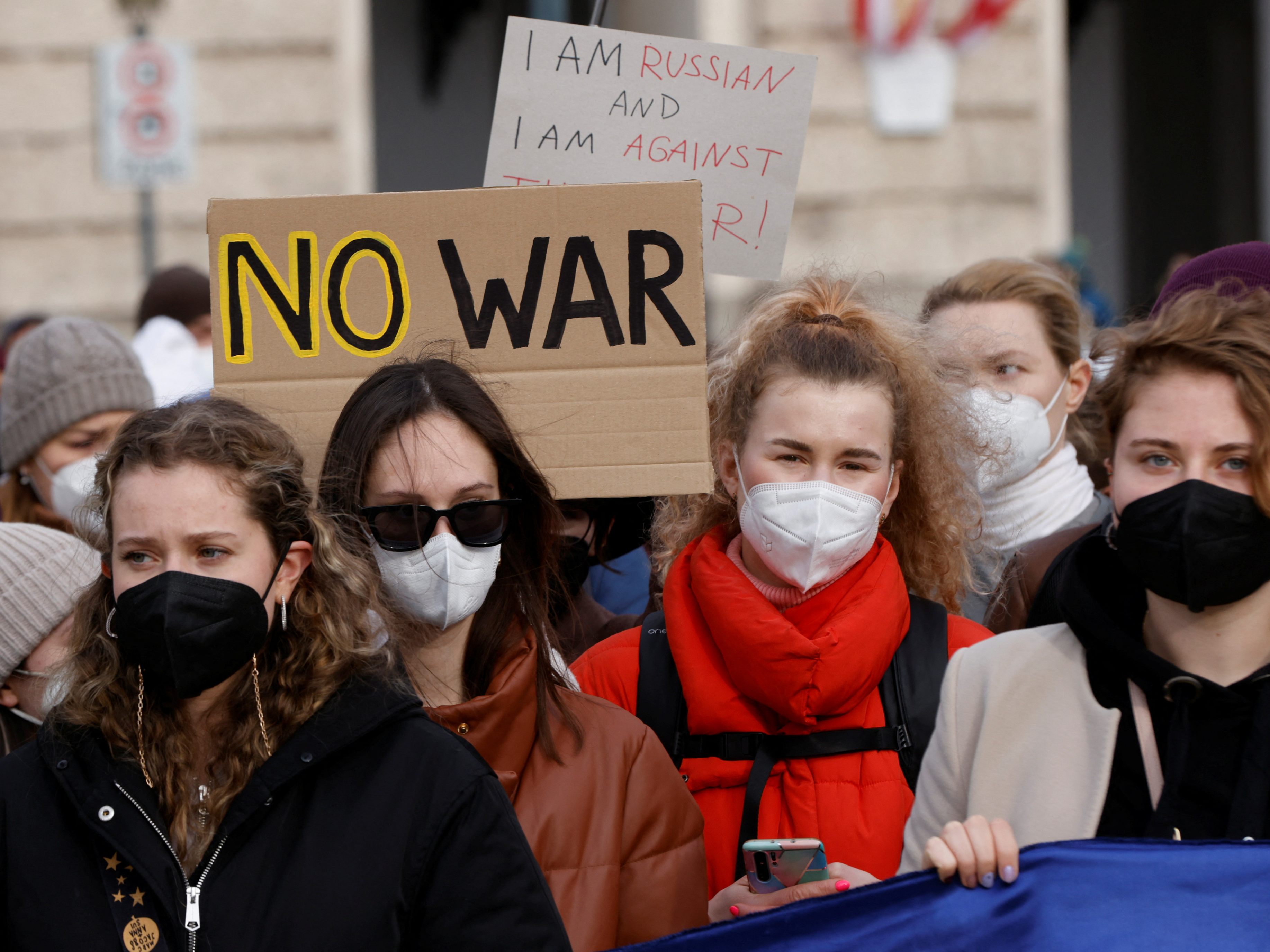 Erste Flüchtlinge in Wien angekommen - Demo gegen Ukraine-Krieg in der Wiener Innenstadt. Erste Flüchtlinge in Wien angekommen - Demo gegen Ukraine-Krieg in der Wiener Innenstadt.