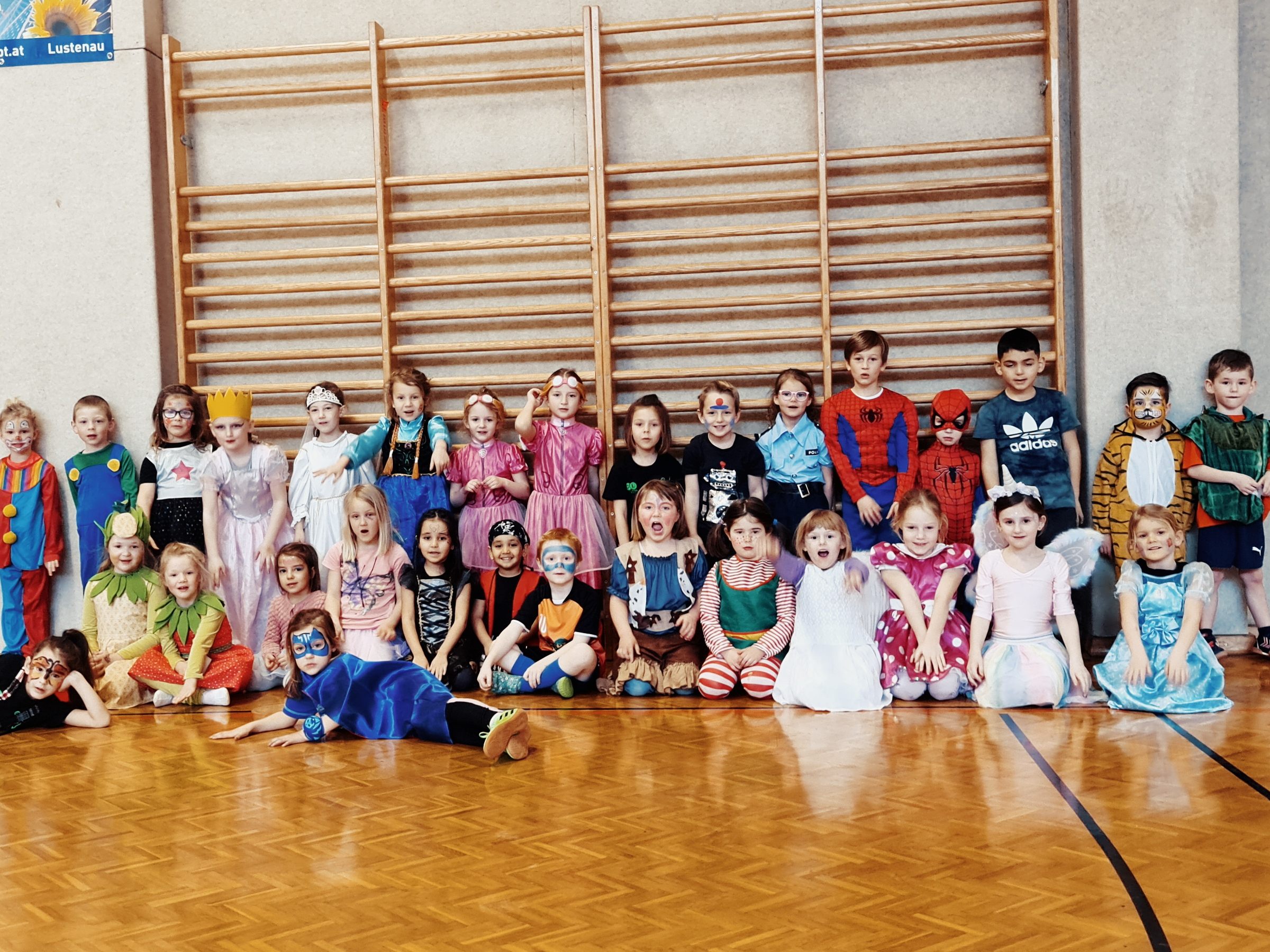 Die Kinder vom Ballzirkus ließen die fünfte Jahreszeit hochleben. Die Kinder vom Ballzirkus ließen die fünfte Jahreszeit hochleben.