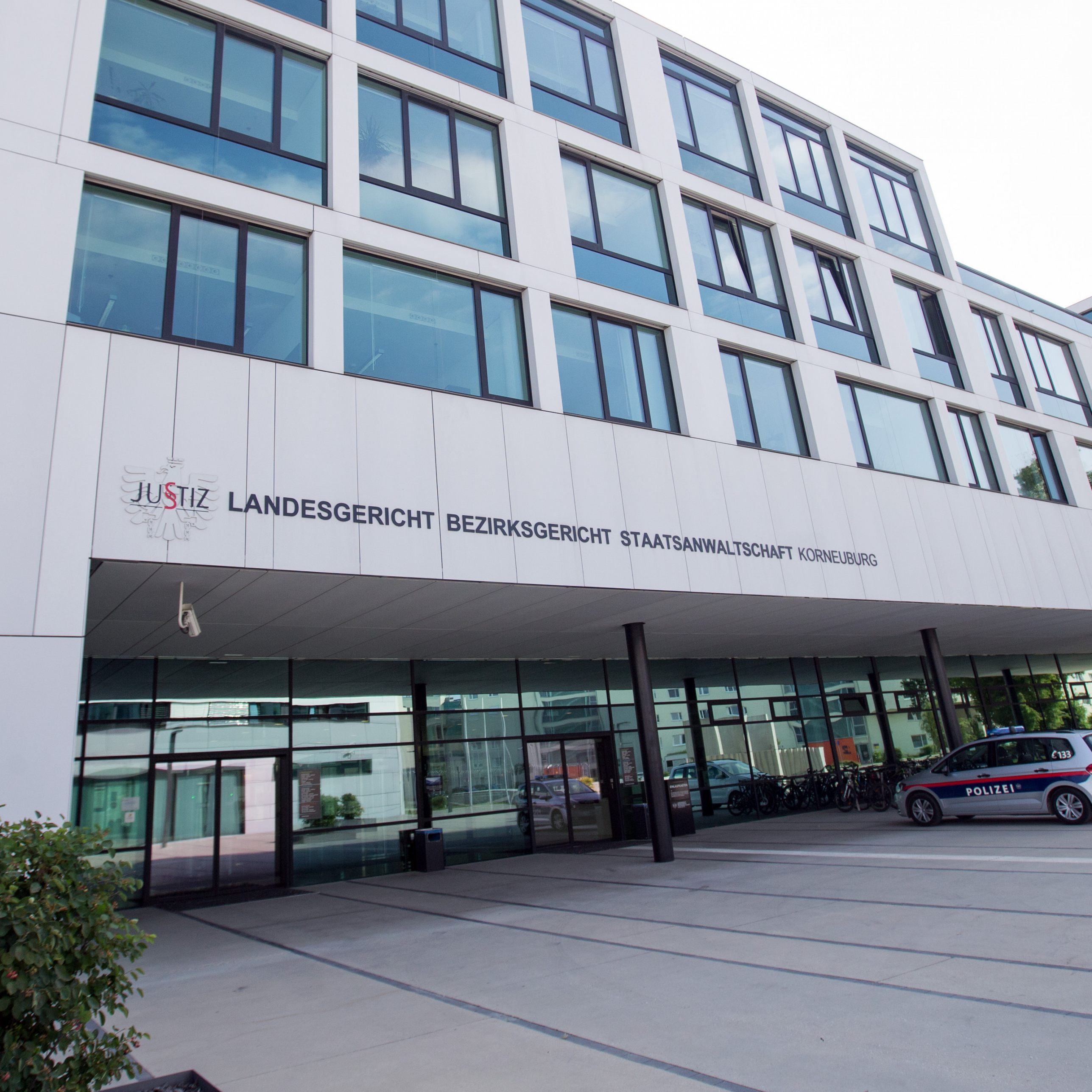 Das Landesgericht in Korneuburg gab einer Klage des VKI Recht, wonach die Bewerbung eines "Corona-Sprays" irreführend sei.