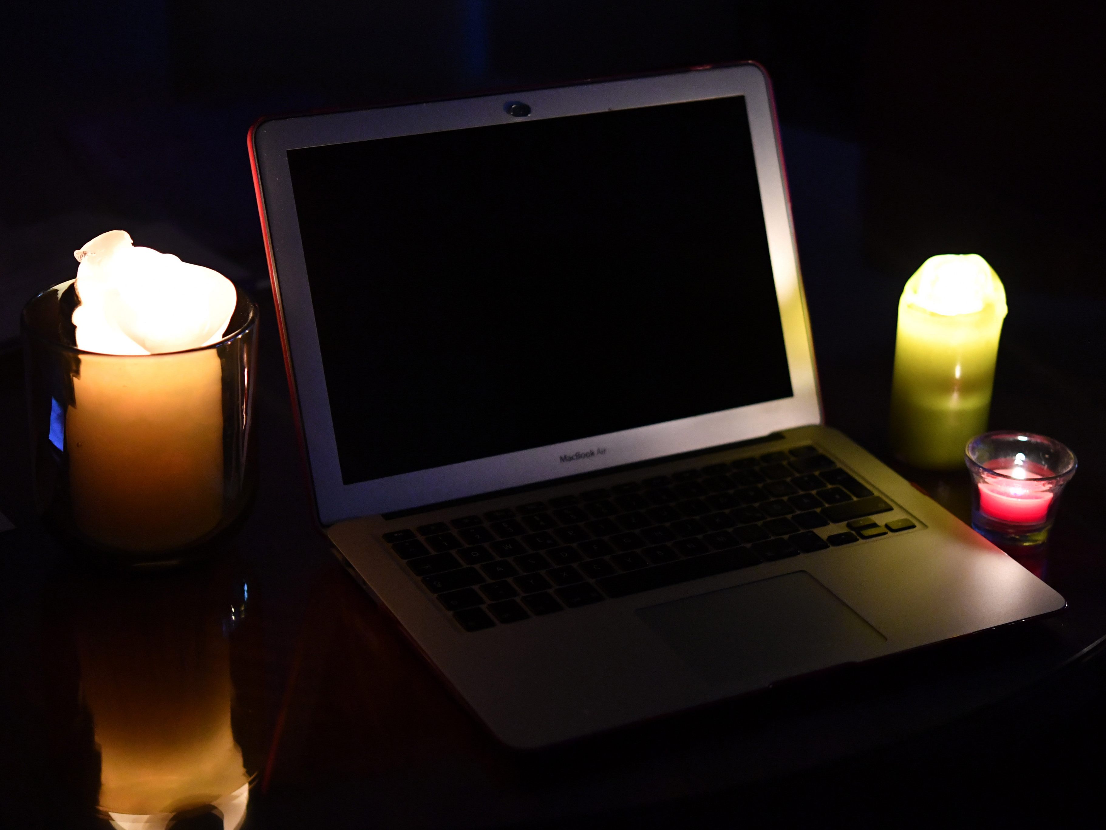 Bei einem Blackout sollten private Haushalte mindestens zehn Tage autark sein können. Bei einem Blackout sollten private Haushalte mindestens zehn Tage autark sein können.