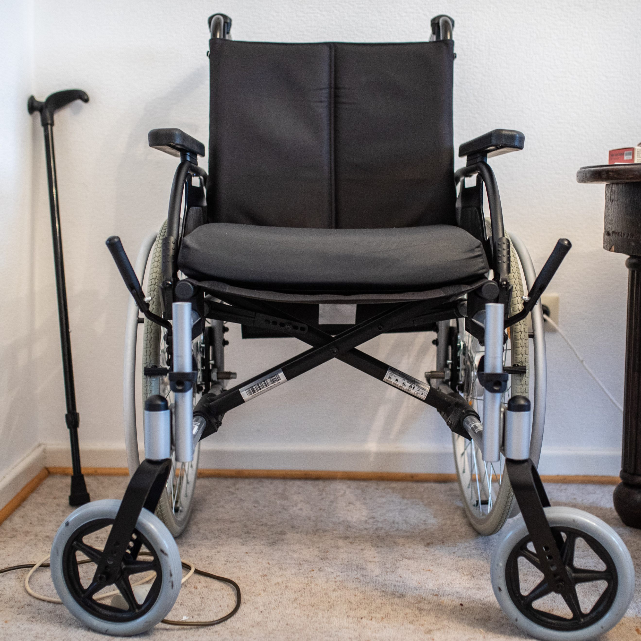 Elektro-Implantate sollen Menschen mit Querschnittslähmung helfen, wieder zu gehen.