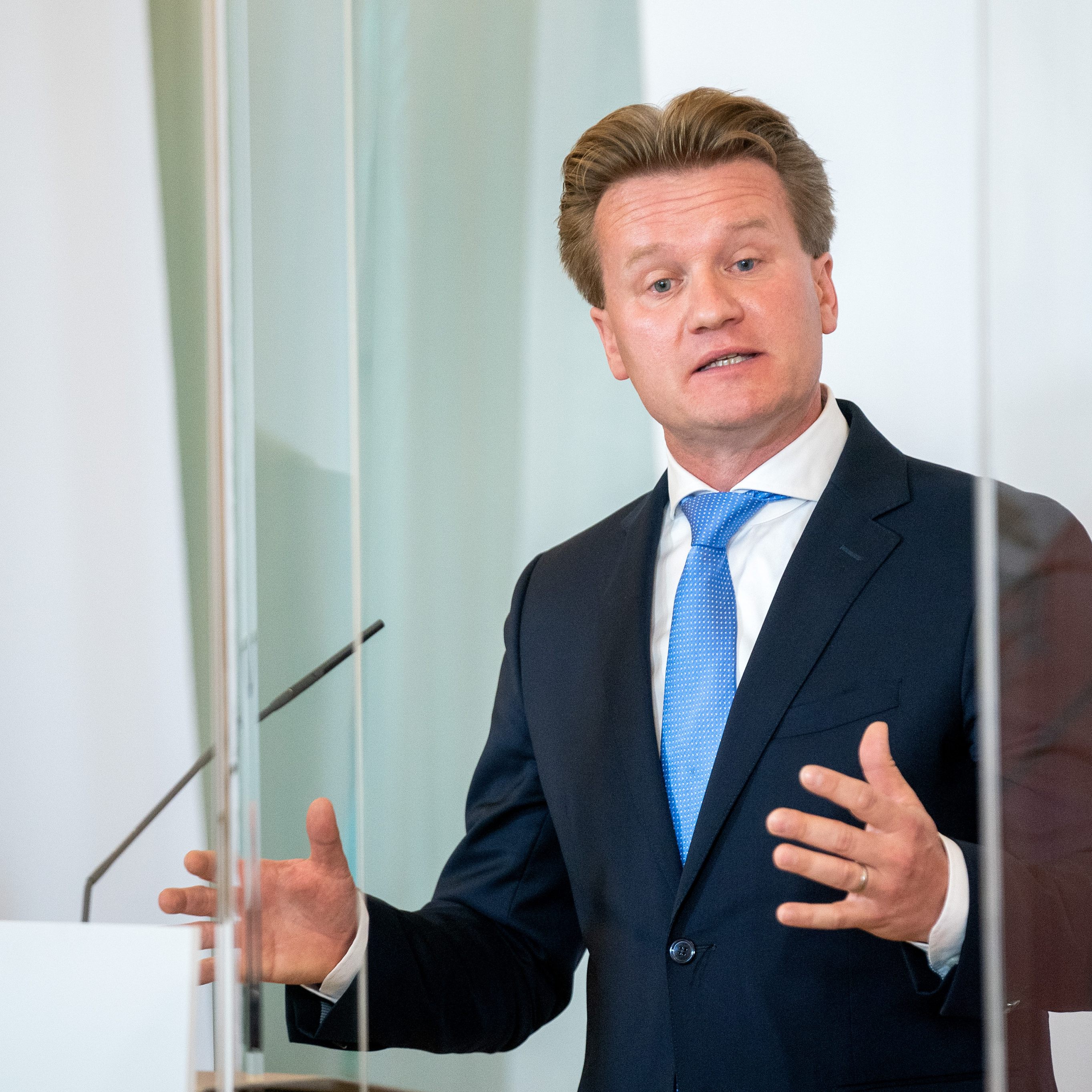 Georg Knill zufolge fehlen den Unternehmen wegen der lockeren Notenvergabe an die 10.000 Jugendliche in der Lehrausbildung.