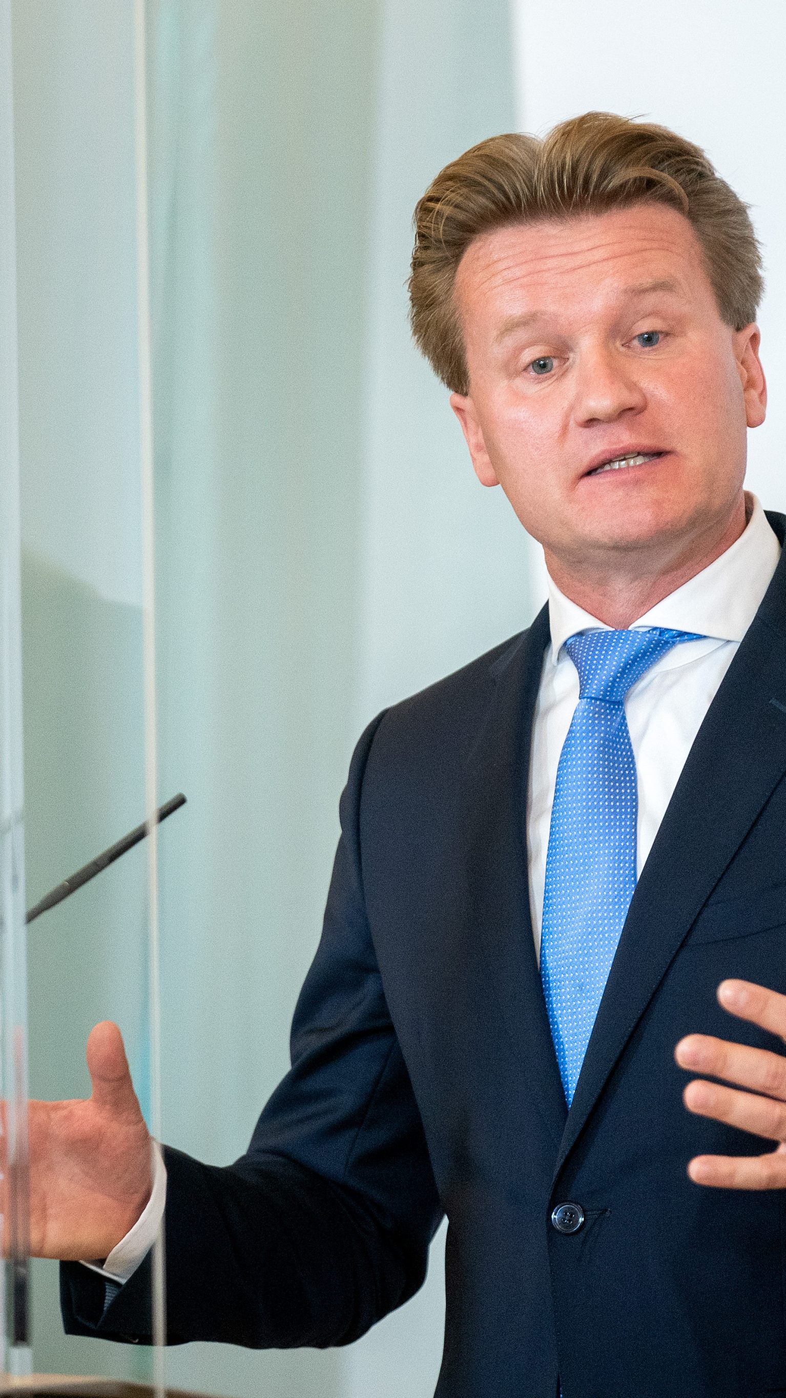 Georg Knill zufolge fehlen den Unternehmen wegen der lockeren Notenvergabe an die 10.000 Jugendliche in der Lehrausbildung.