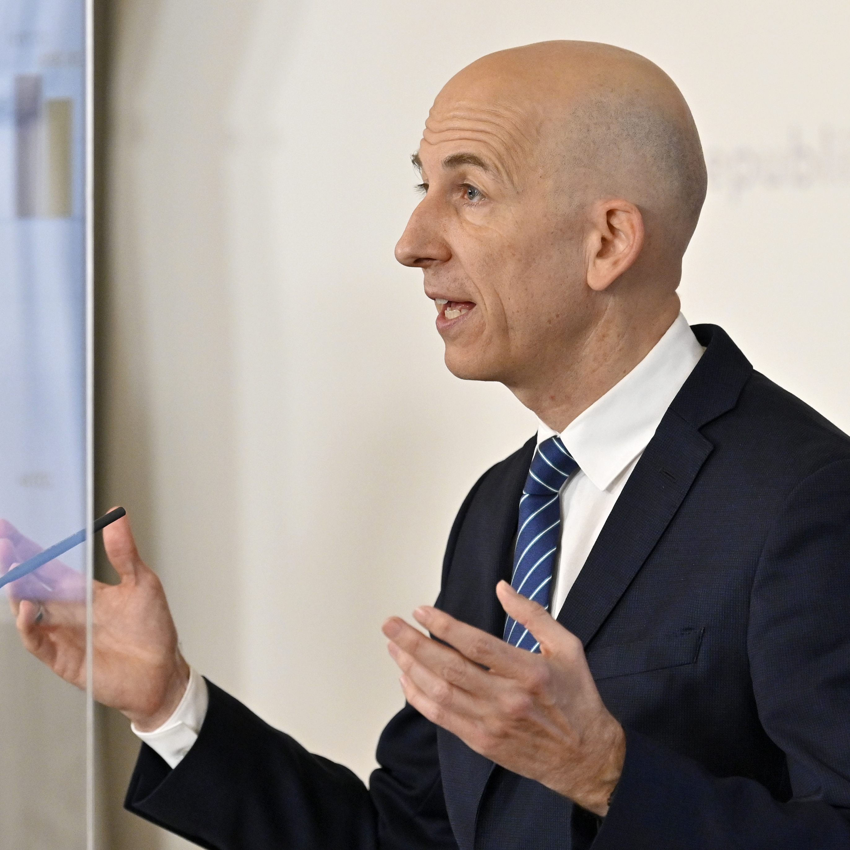 Martin Kocher hat über die Arbeitslosigkeit informiert.