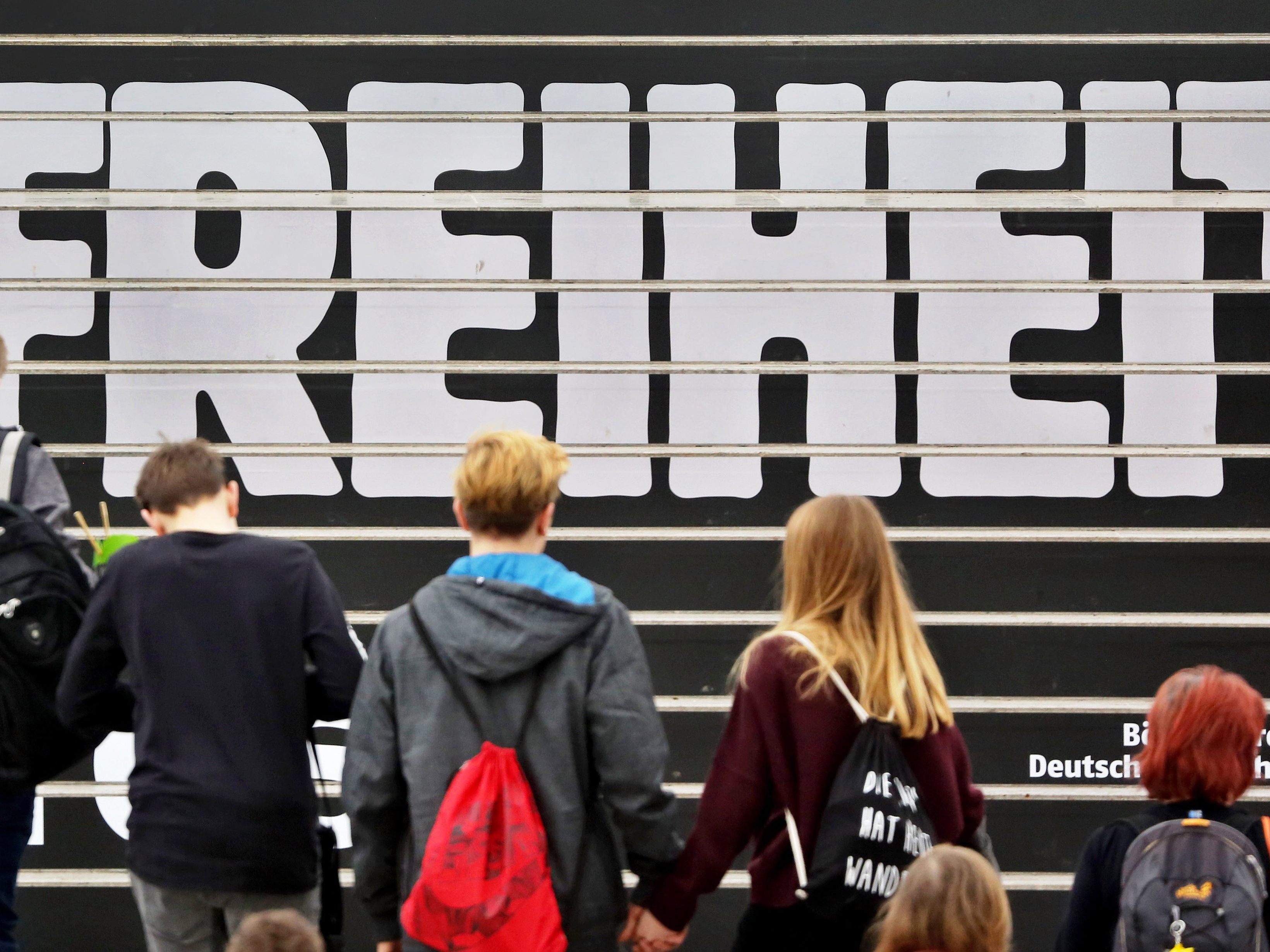 Laut dem "Freiheitsindex" 2021 des SORA-Instituts fühlen sich die Österreicher zunehmend unfrei. Laut dem "Freiheitsindex" 2021 des SORA-Instituts fühlen sich die Österreicher zunehmend unfrei.